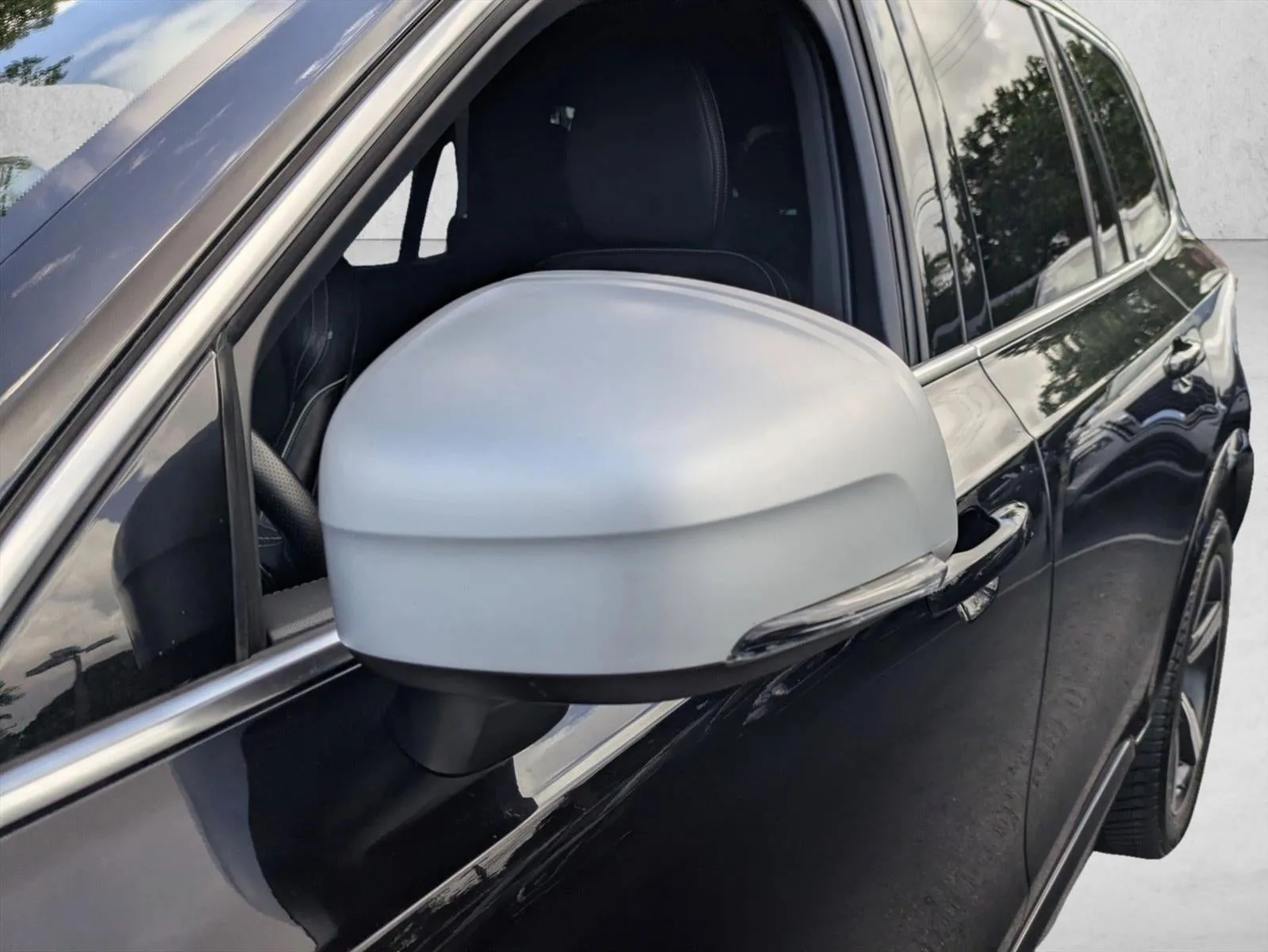 2019 Volvo XC90 T6 AWD R-Design photo 8