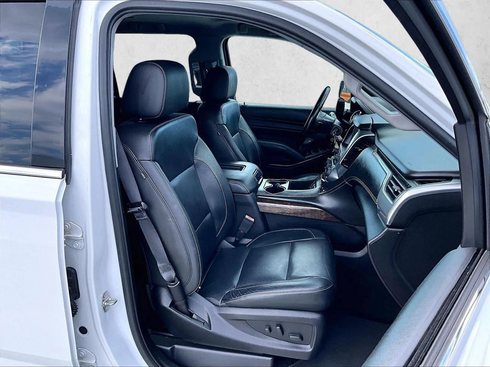 2018 Chevrolet Suburban LT photo 9