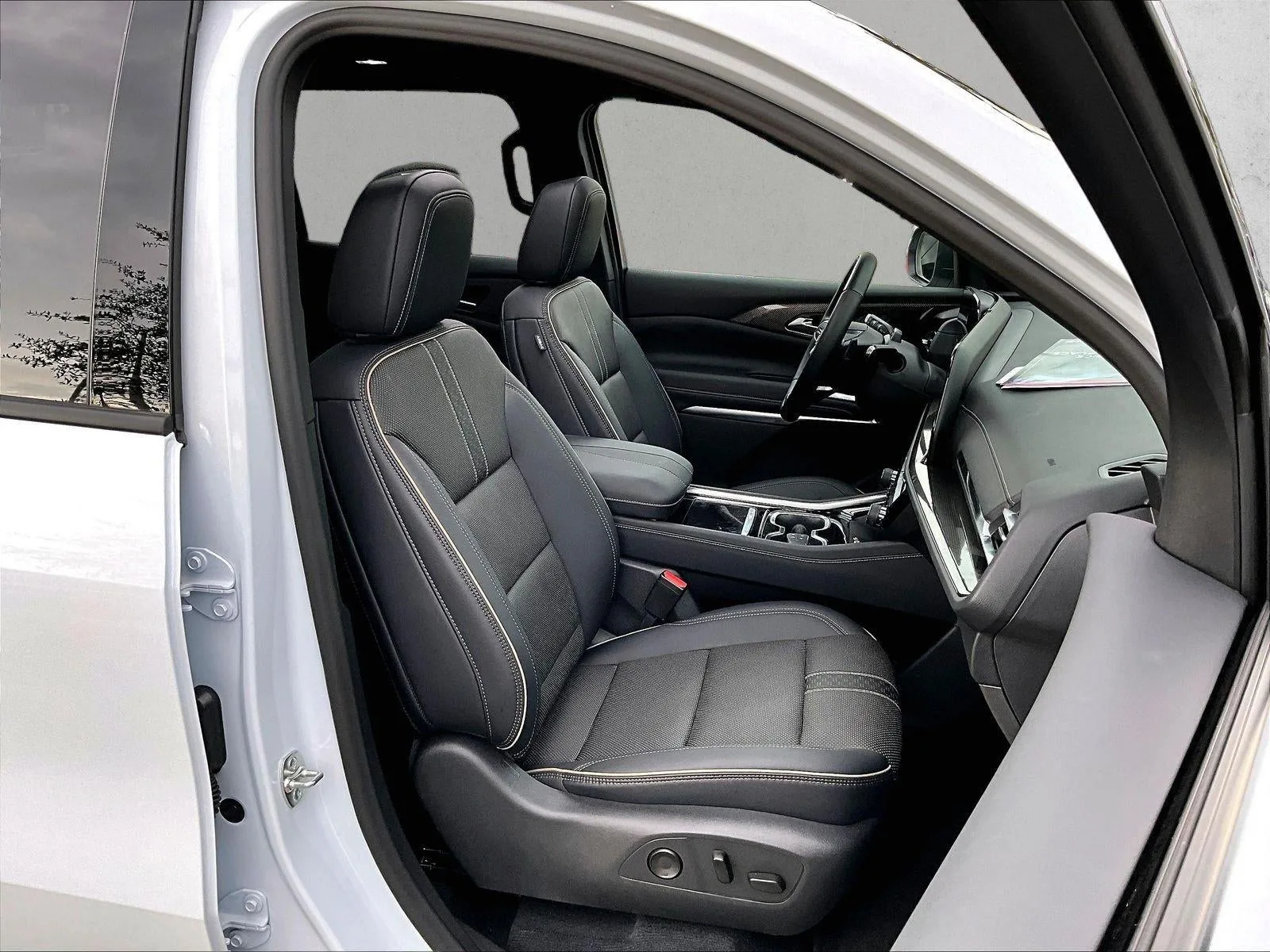2026 Chevrolet Traverse High Country photo 9