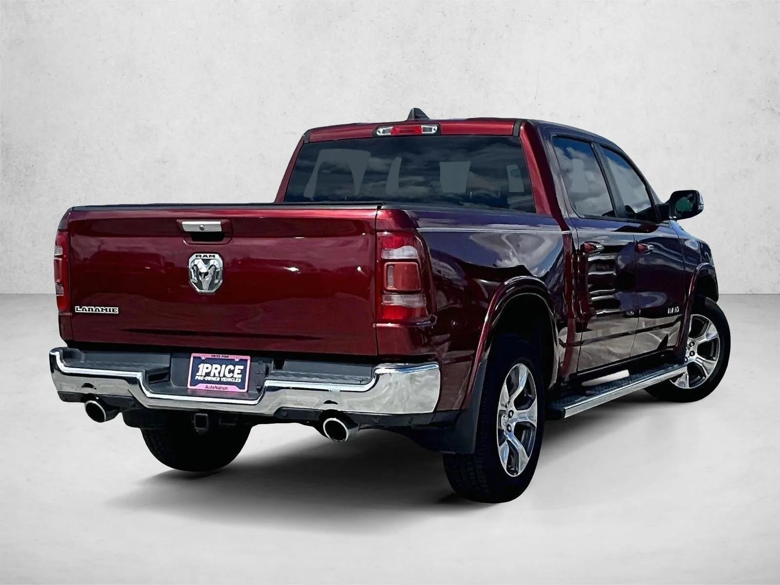 2019 RAM 1500 Laramie Crew Cab 4x2 5'7" Box photo 2