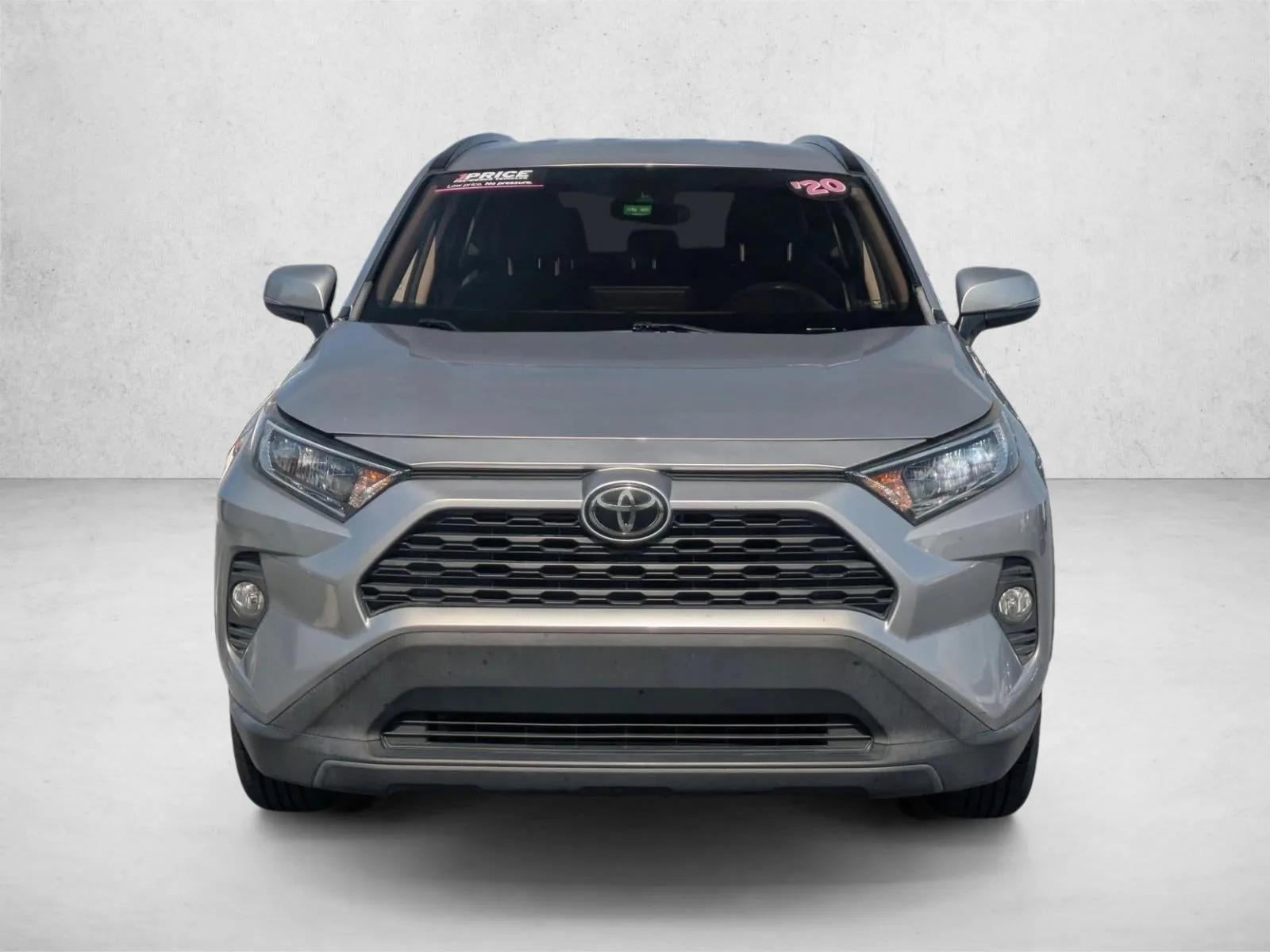 2020 Toyota RAV4 XLE FWD (GS) photo 2