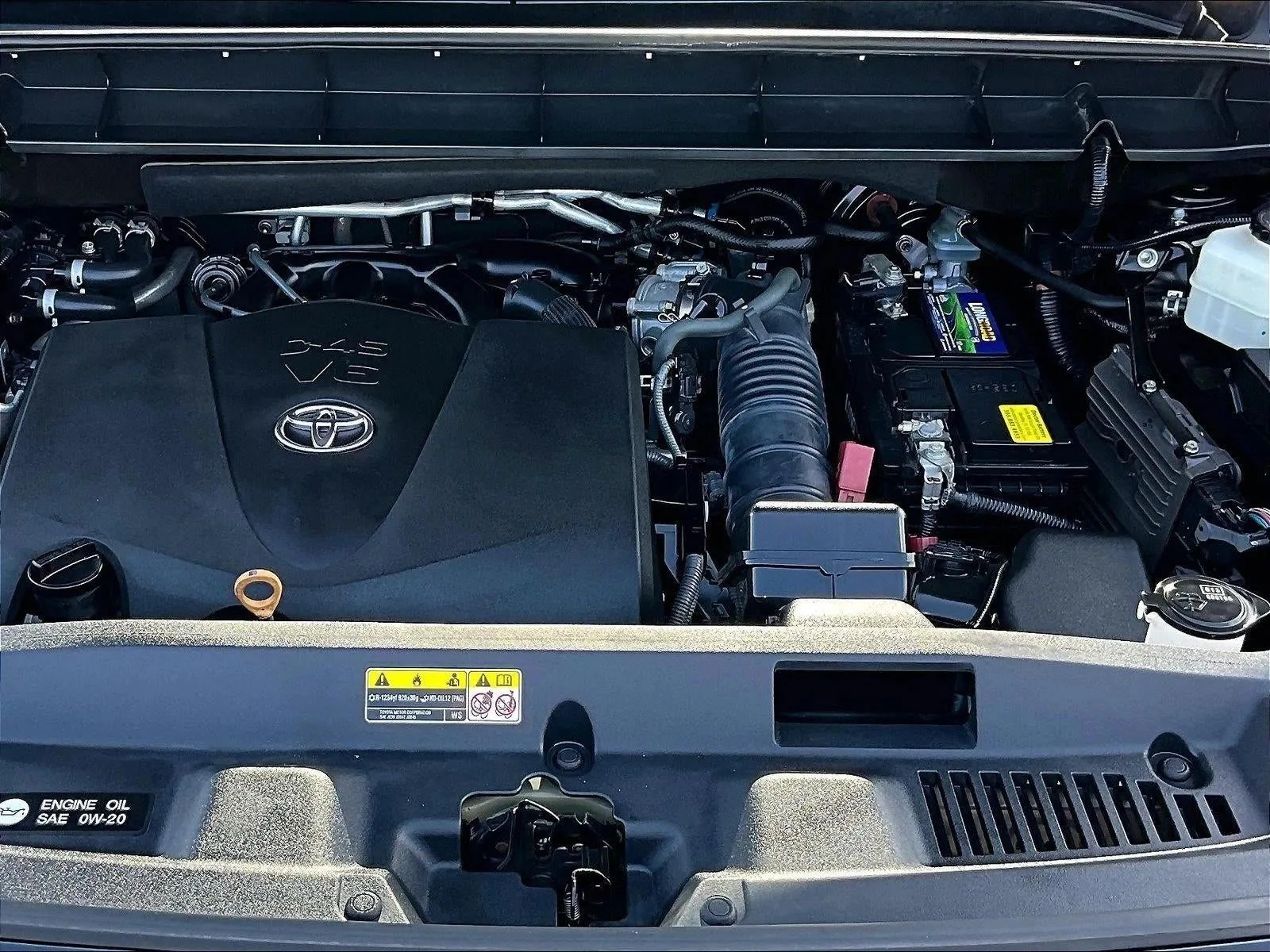 2021 Toyota Highlander LE photo 11