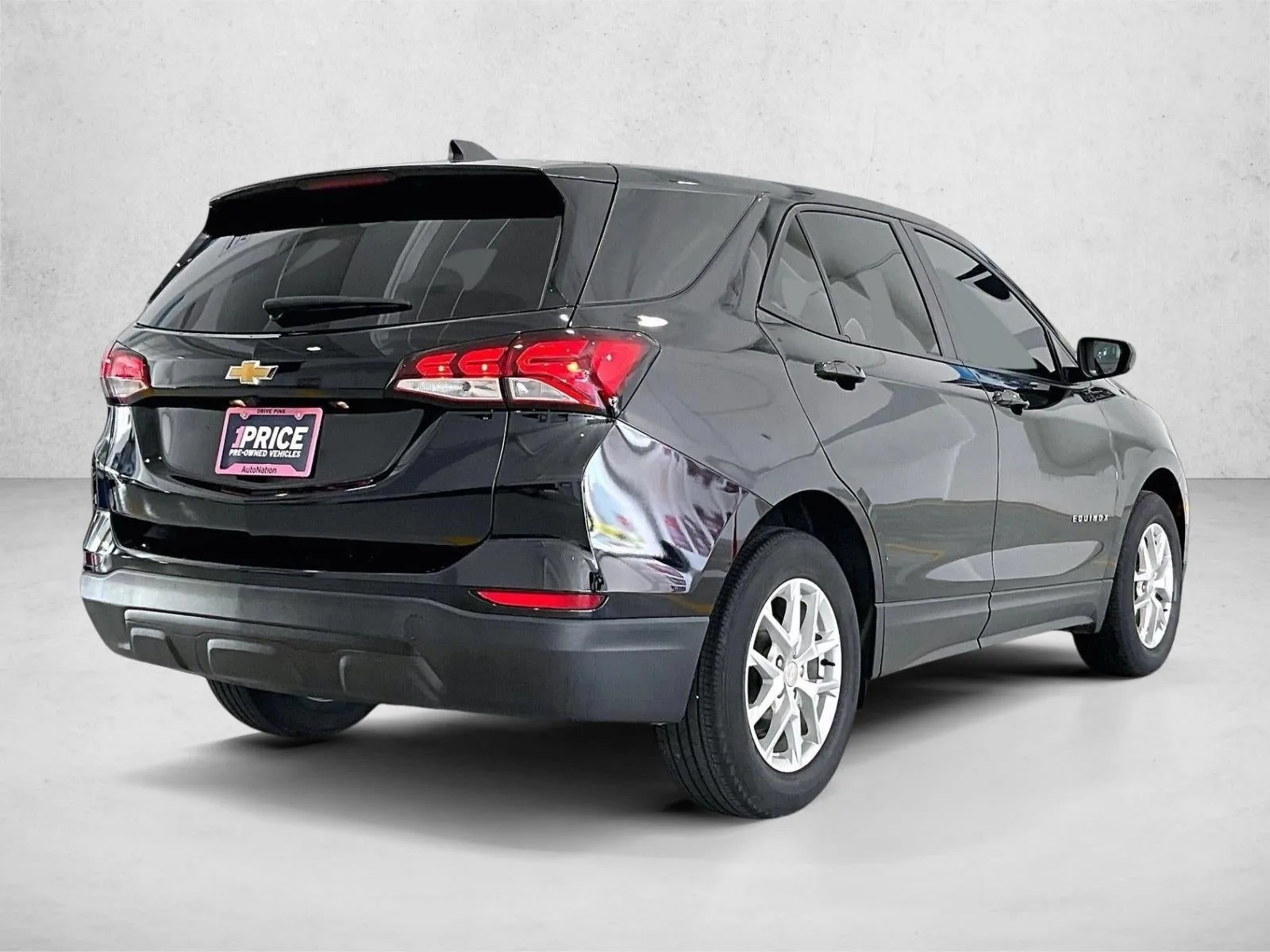 2023 Chevrolet Equinox LS photo 2