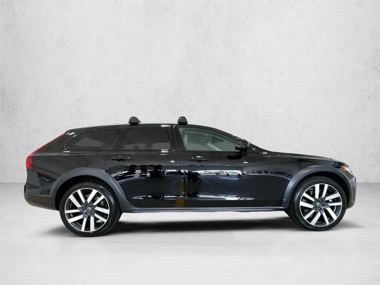 2025 Volvo V90 Cross Country Plus, B6 AWD Gas (mild hybrid) photo 5