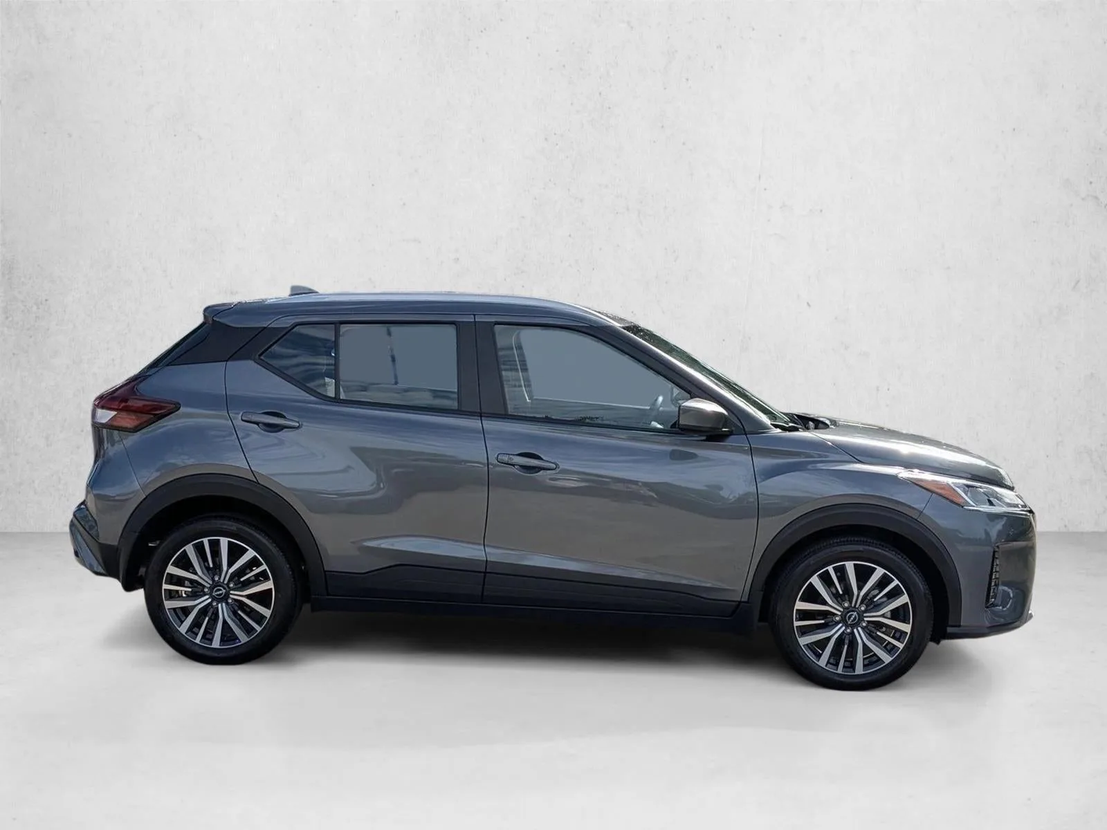 2022 Nissan Kicks SV FWD photo 4