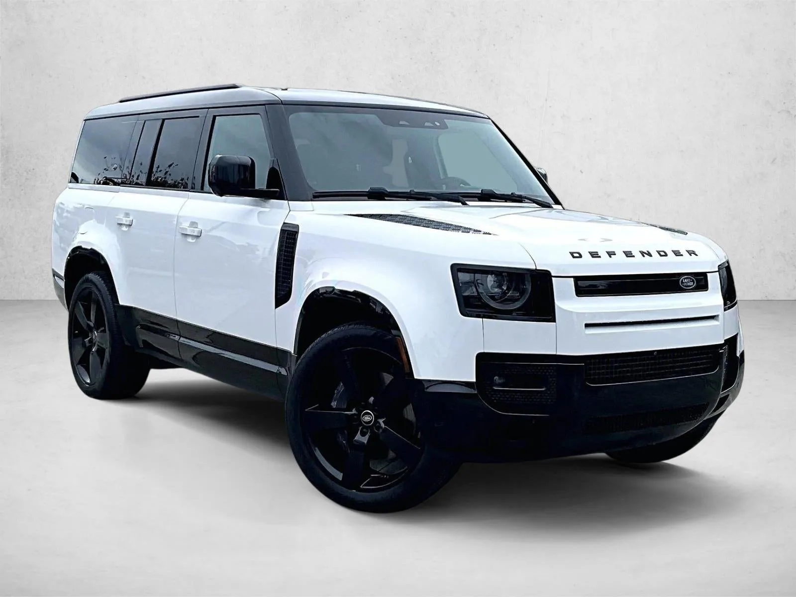 2024 Land Rover Defender 130 P400 X-Dynamic SE photo 12
