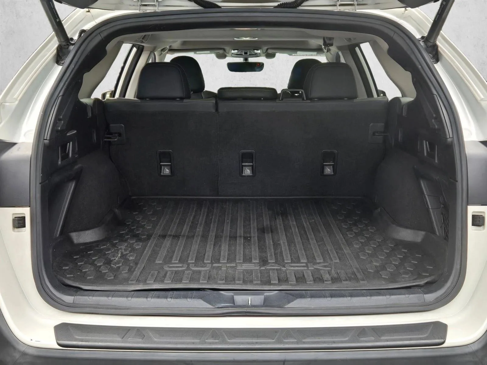 2020 Subaru Outback Onyx Edition XT CVT photo 6