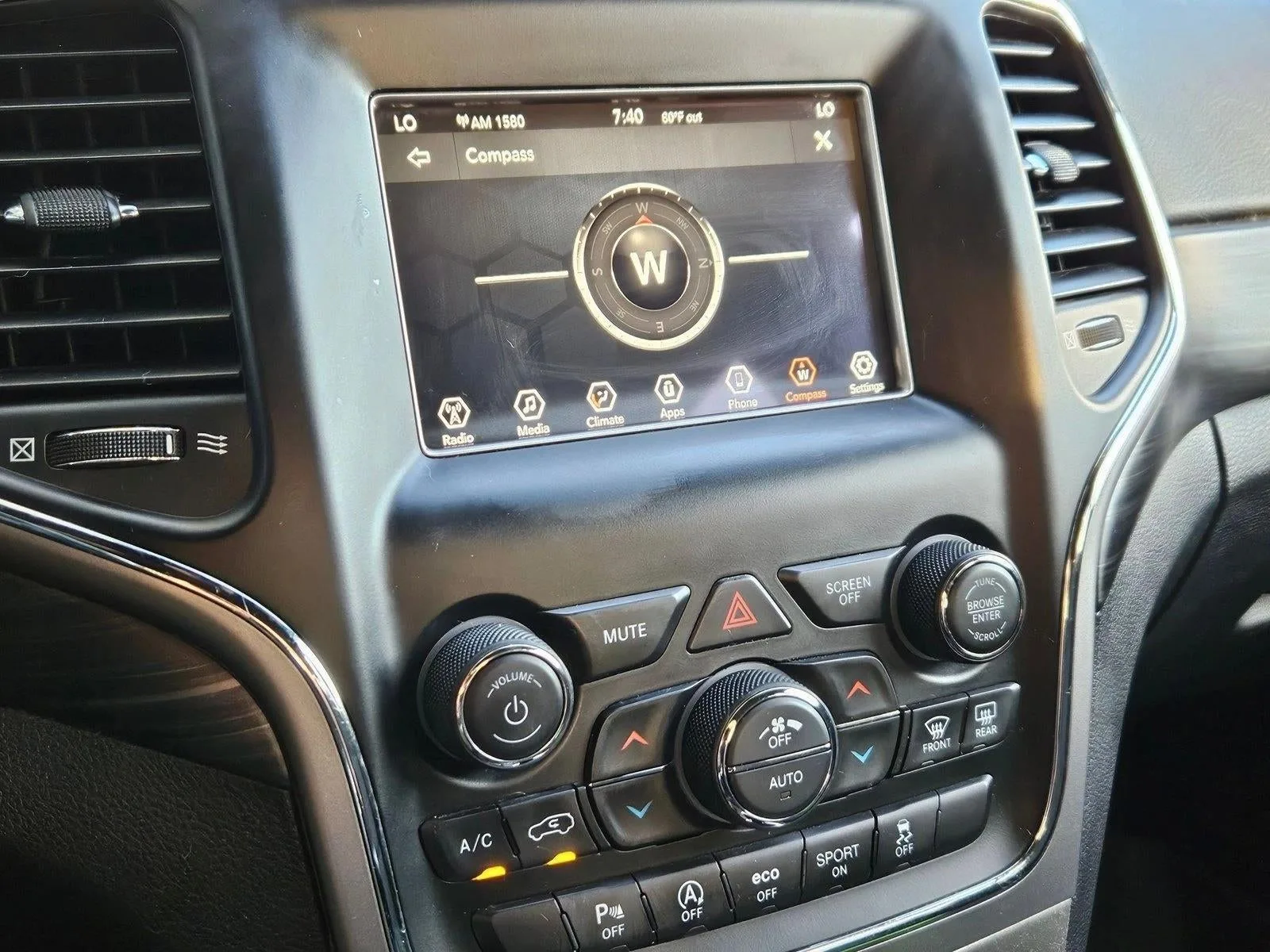 2020 Jeep Grand Cherokee Laredo E 4x2 photo 8
