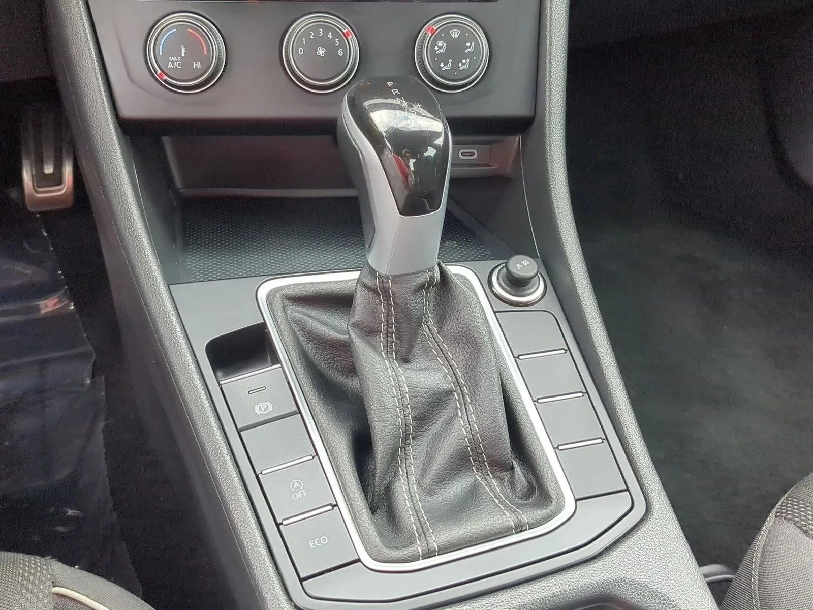 2024 Volkswagen Jetta 1.5T Sport photo 9