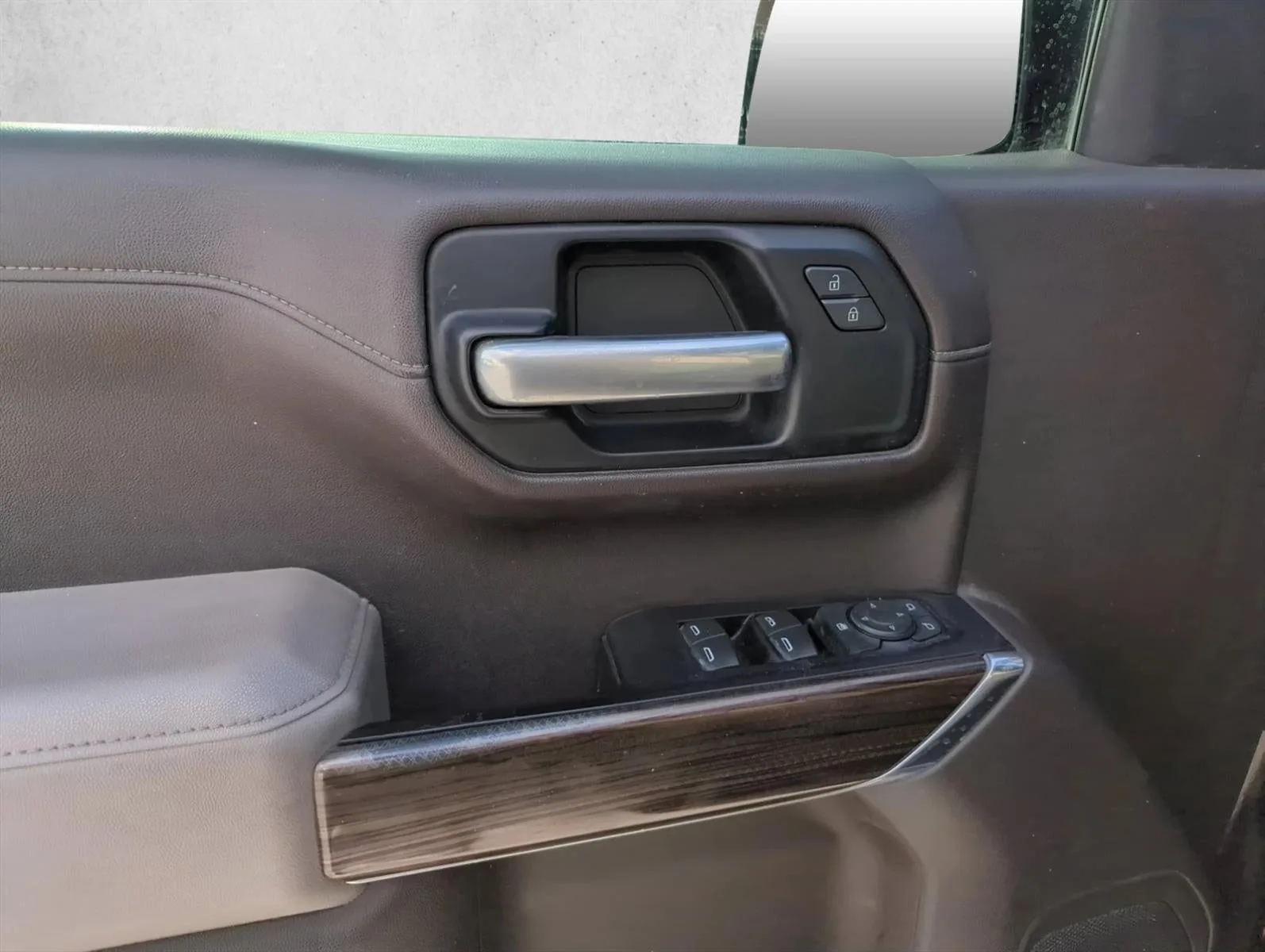 2019 Chevrolet Silverado 1500 Crew Cab Short Box 2-Wheel Drive LT photo 11