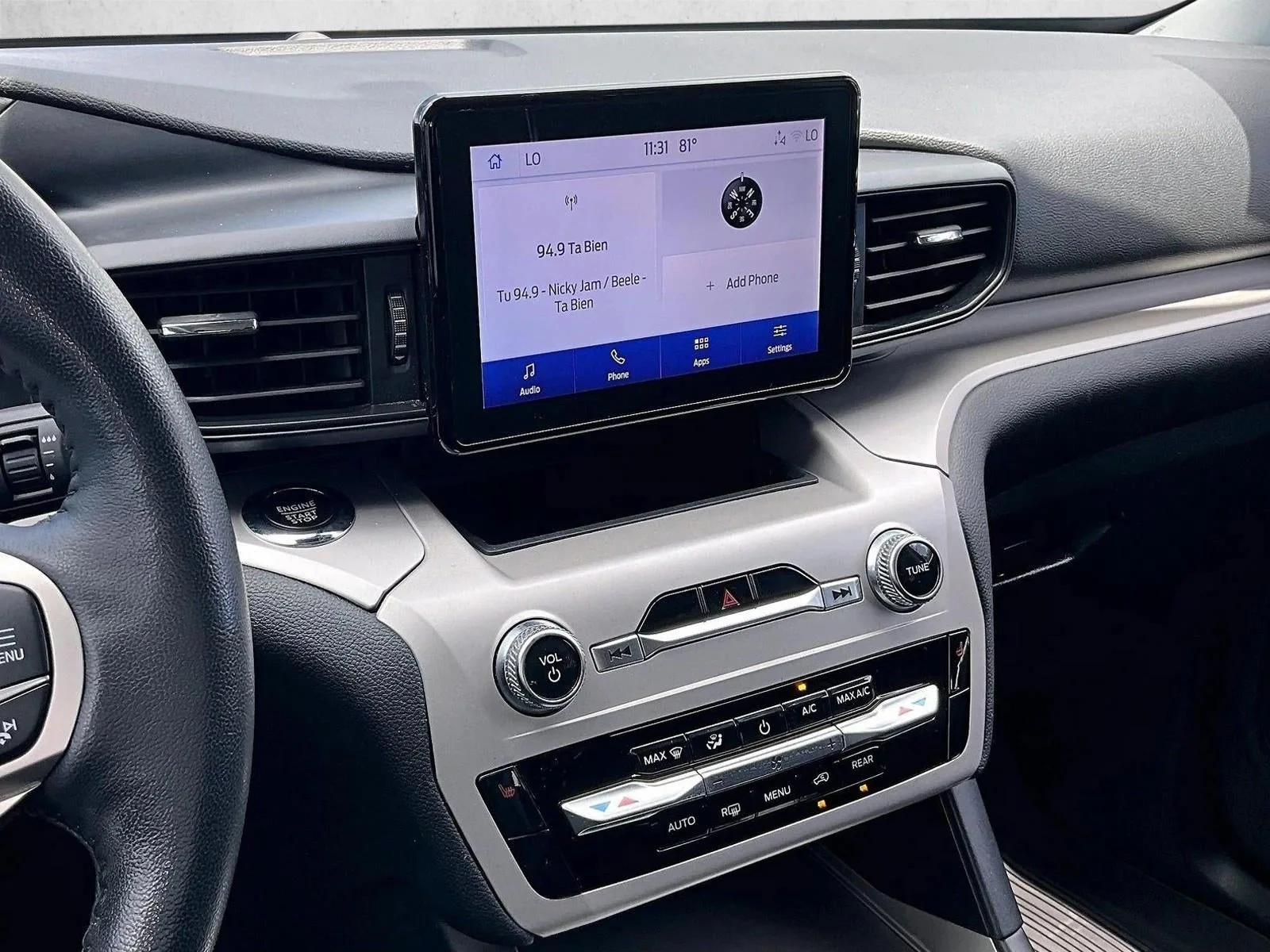 2023 Ford Explorer XLT photo 8