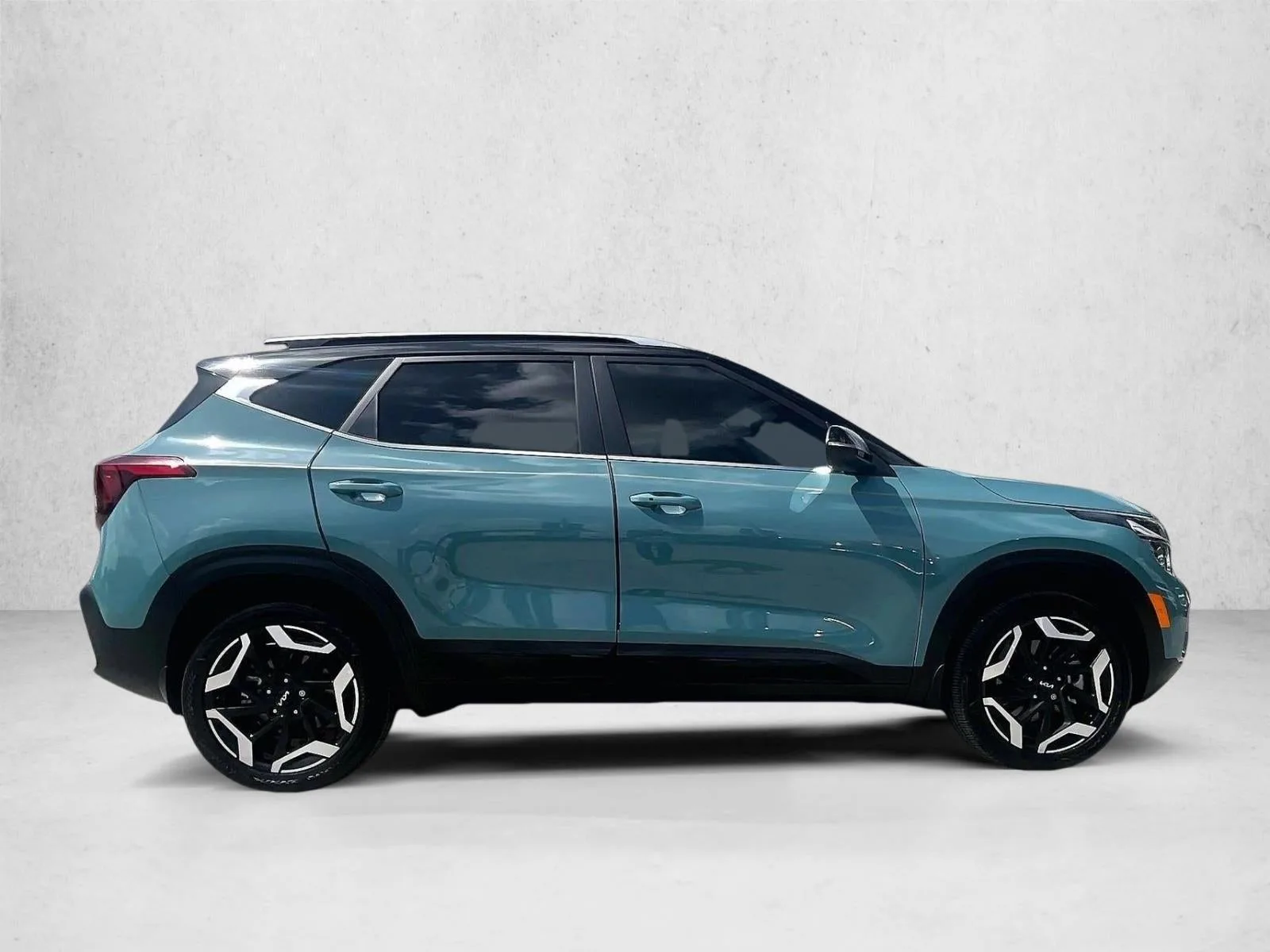 2025 Kia Seltos SX photo 5