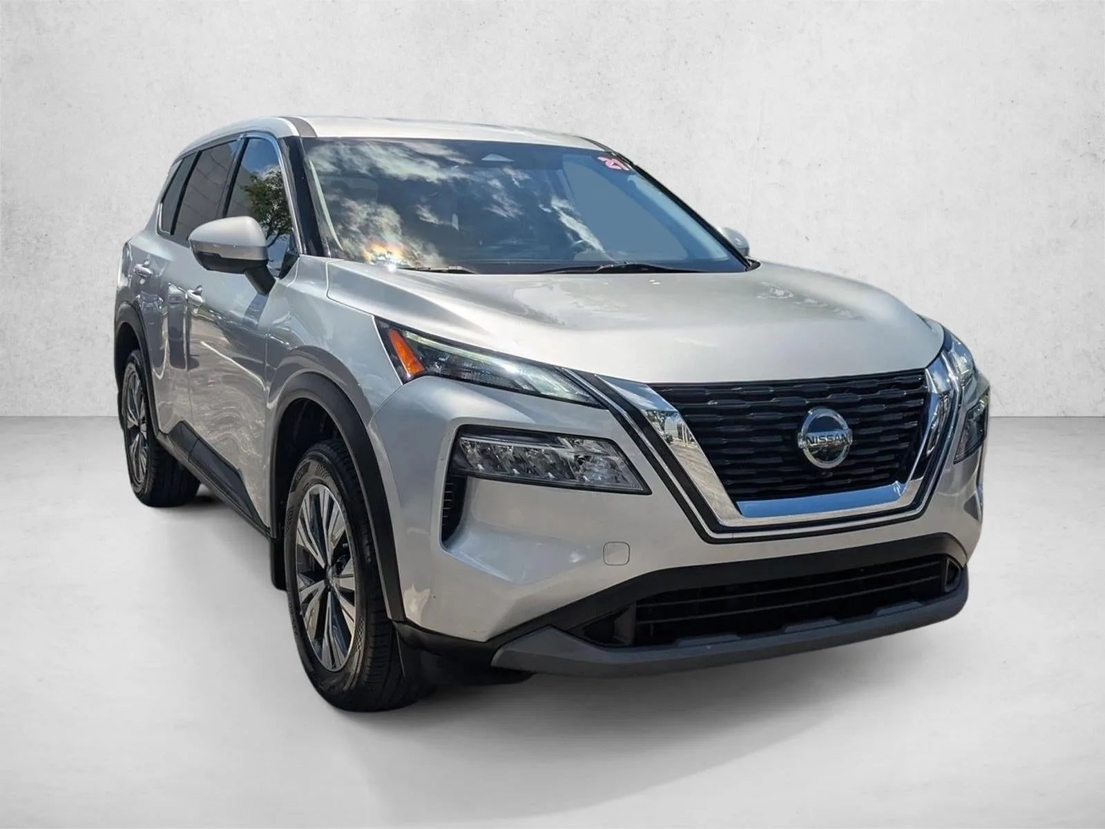 2021 Nissan Rogue FWD SV photo 3