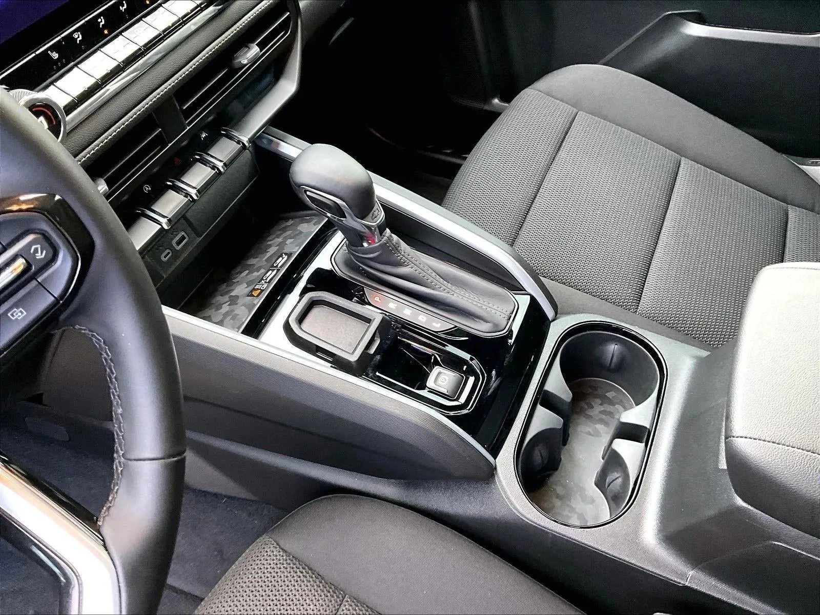 2024 Chevrolet Colorado LT photo 15