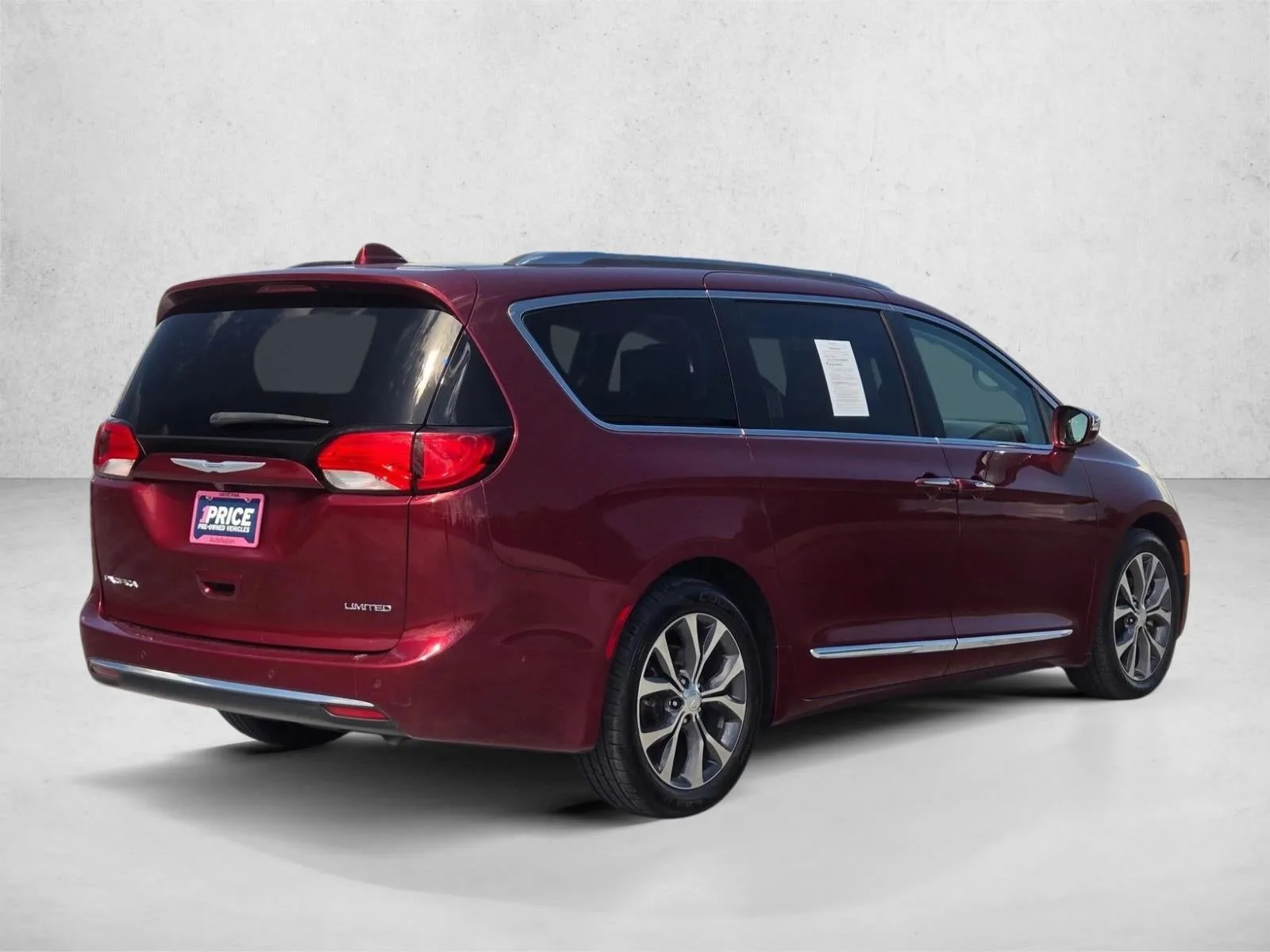 2017 Chrysler Pacifica Limited FWD photo 5