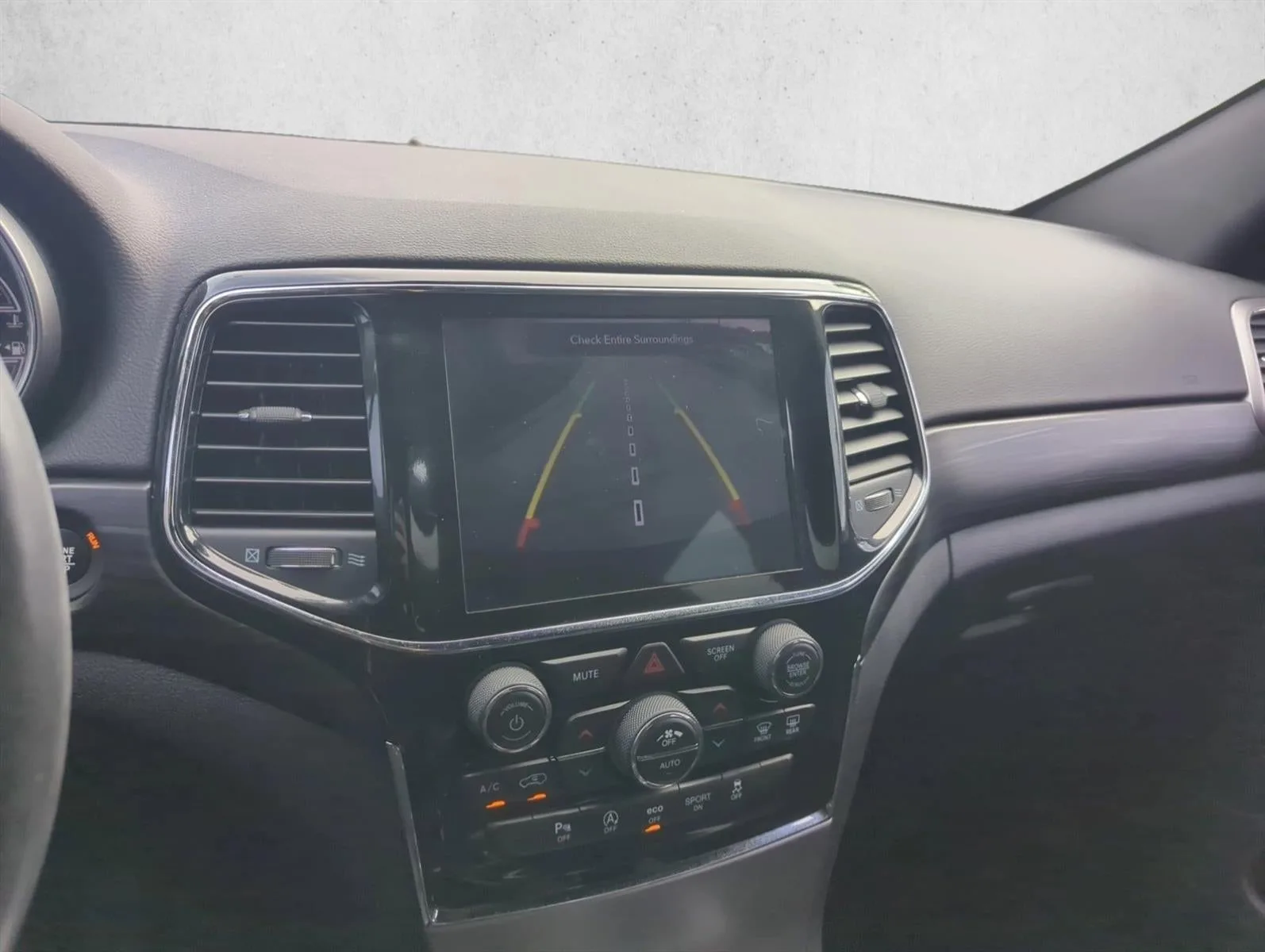 2019 Jeep Grand Cherokee Altitude 4x2 photo 9