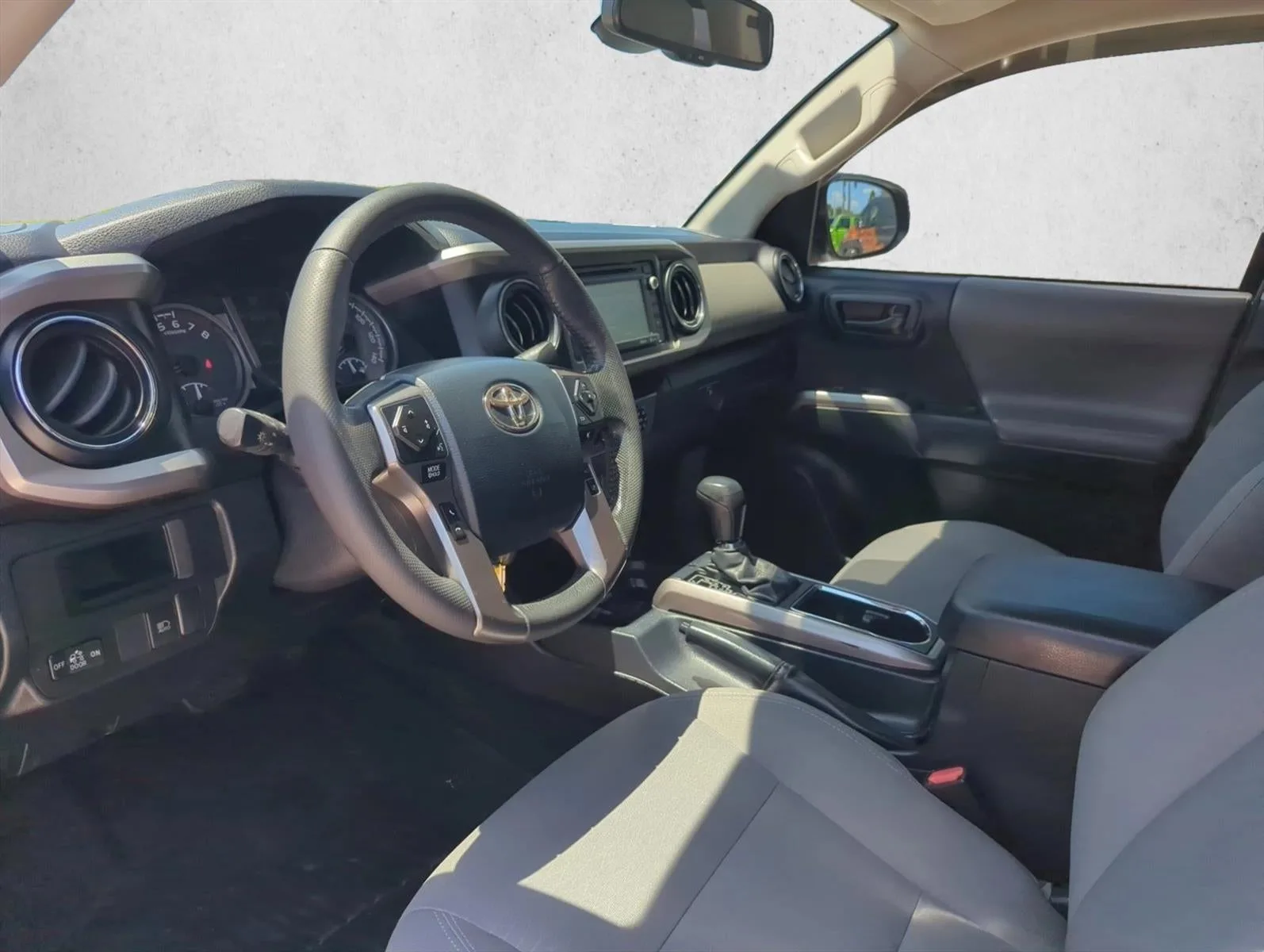 2019 Toyota Tacoma 2WD 2WD SR5 Double Cab 5' Bed V6 AT (GS) photo 5