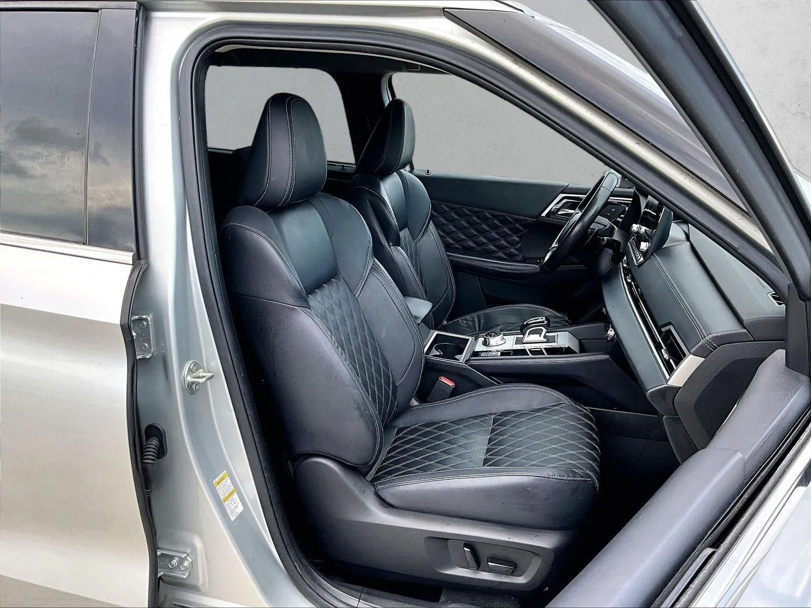 2023 Mitsubishi Outlander SEL 2.5 2WD photo 9