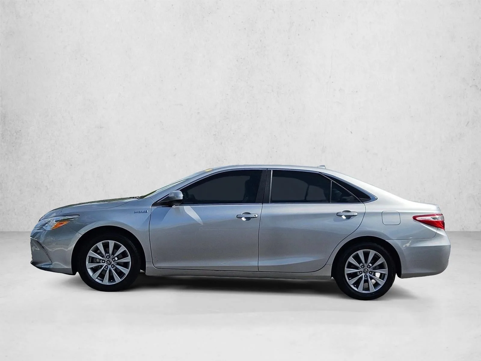 2017 Toyota Camry Hybrid XLE CVT (Natl) photo 9