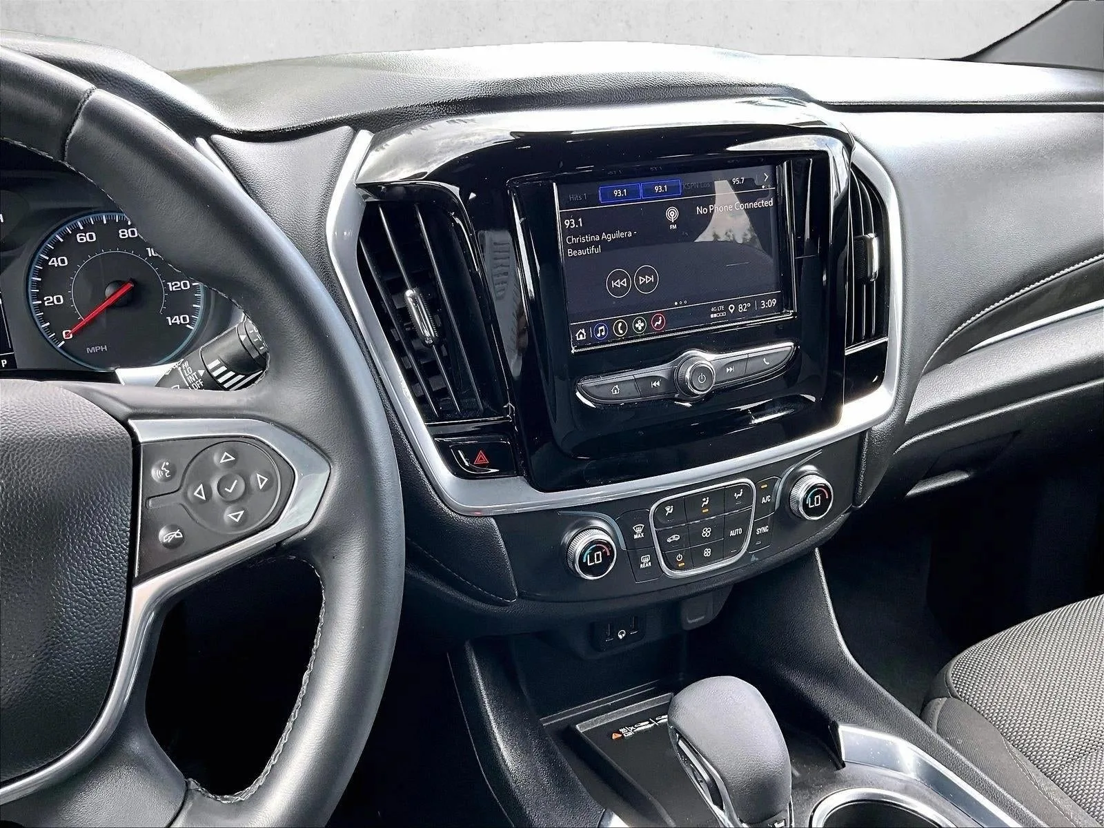 2023 Chevrolet Traverse LT Cloth photo 8