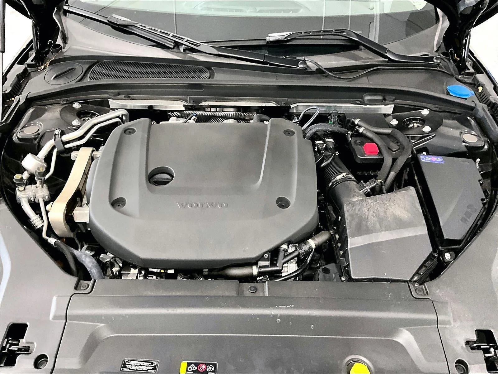 2025 Volvo V90 Cross Country Plus, B6 AWD Gas (mild hybrid) photo 11