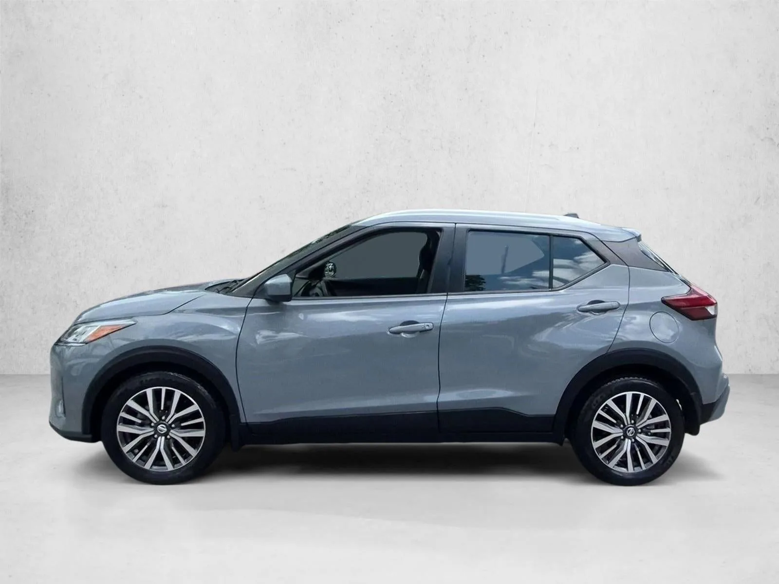 2021 Nissan Kicks SV FWD photo 9
