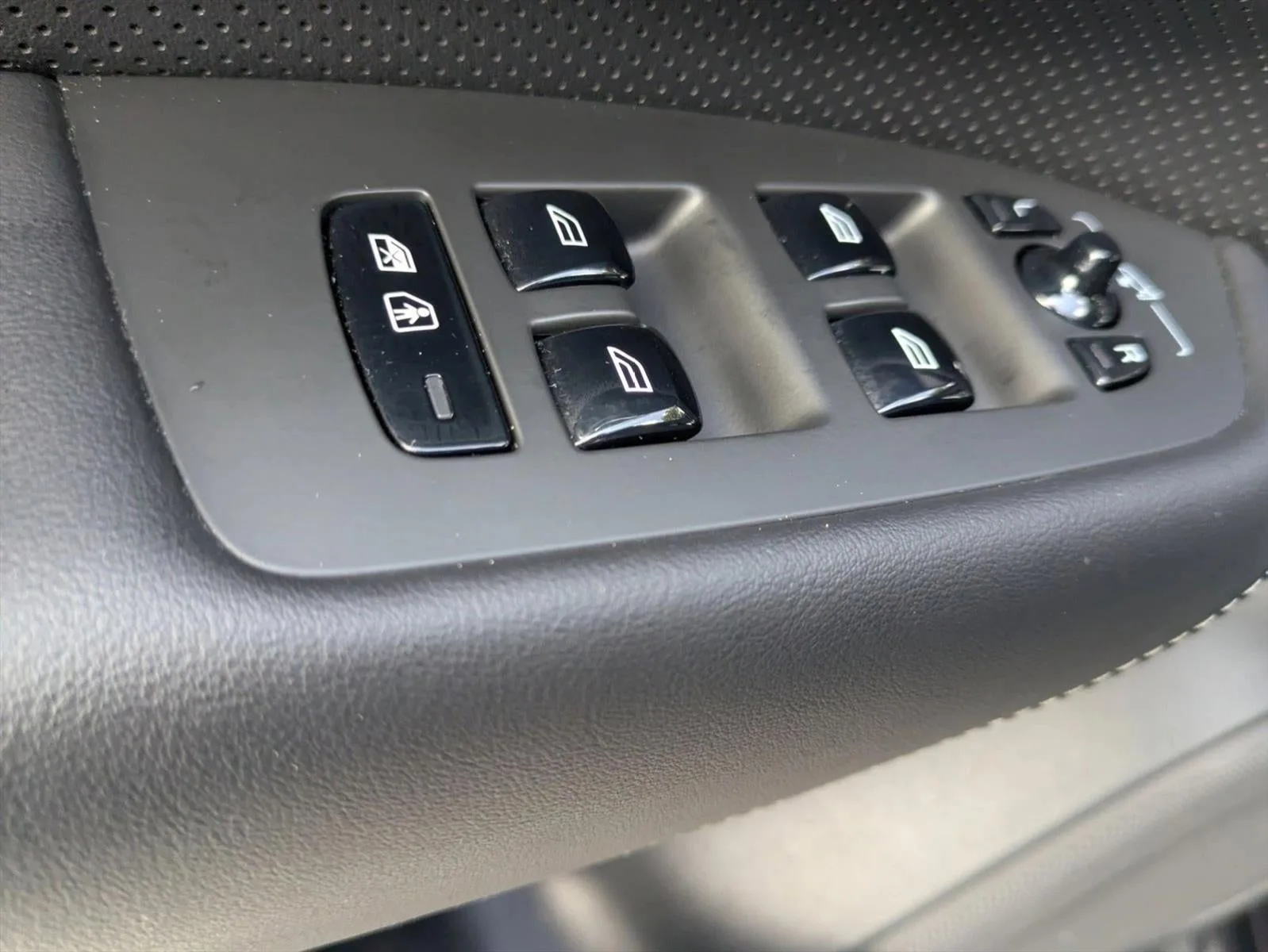 2019 Volvo XC90 T6 AWD R-Design photo 10