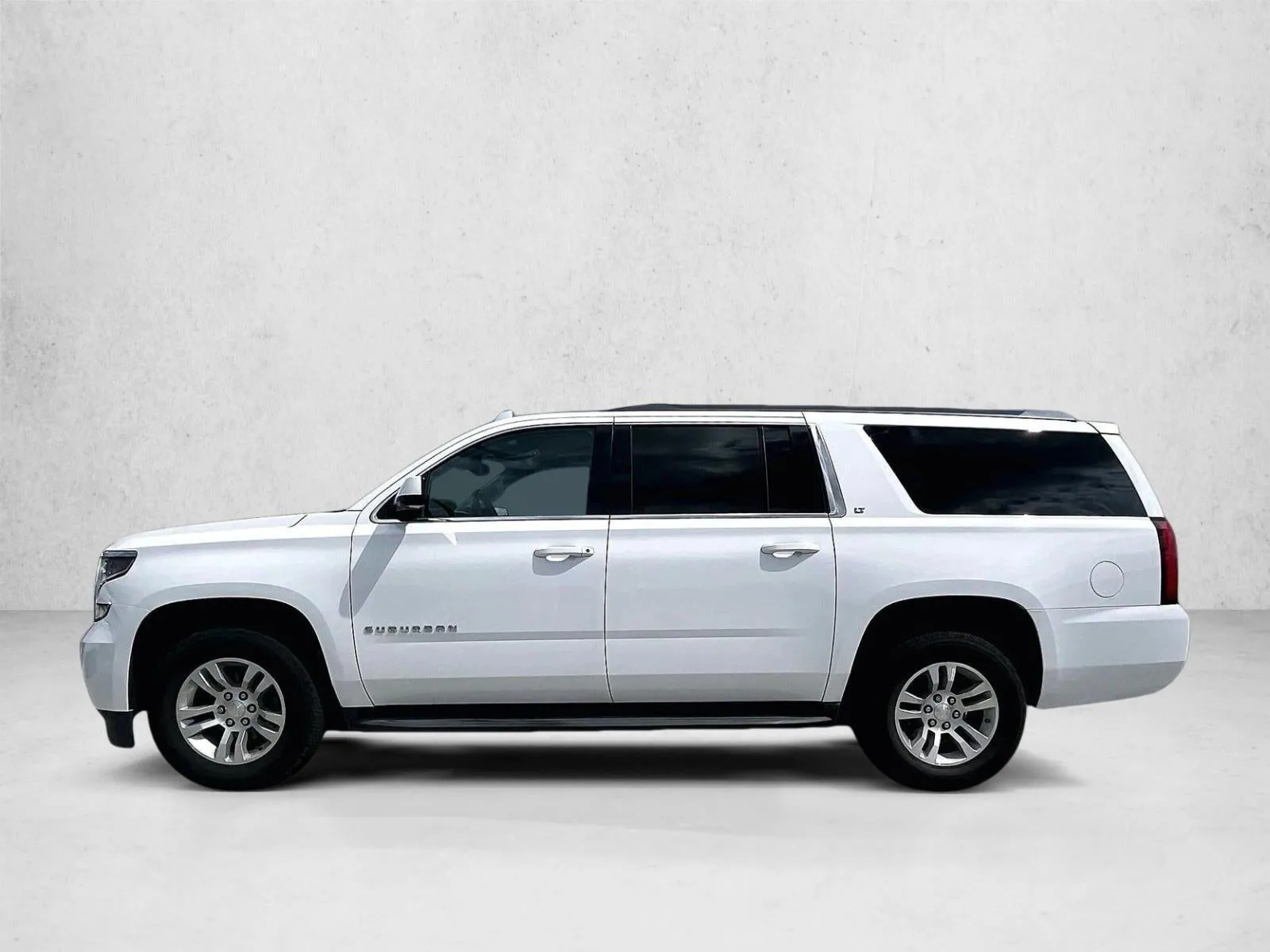 2018 Chevrolet Suburban LT photo 6
