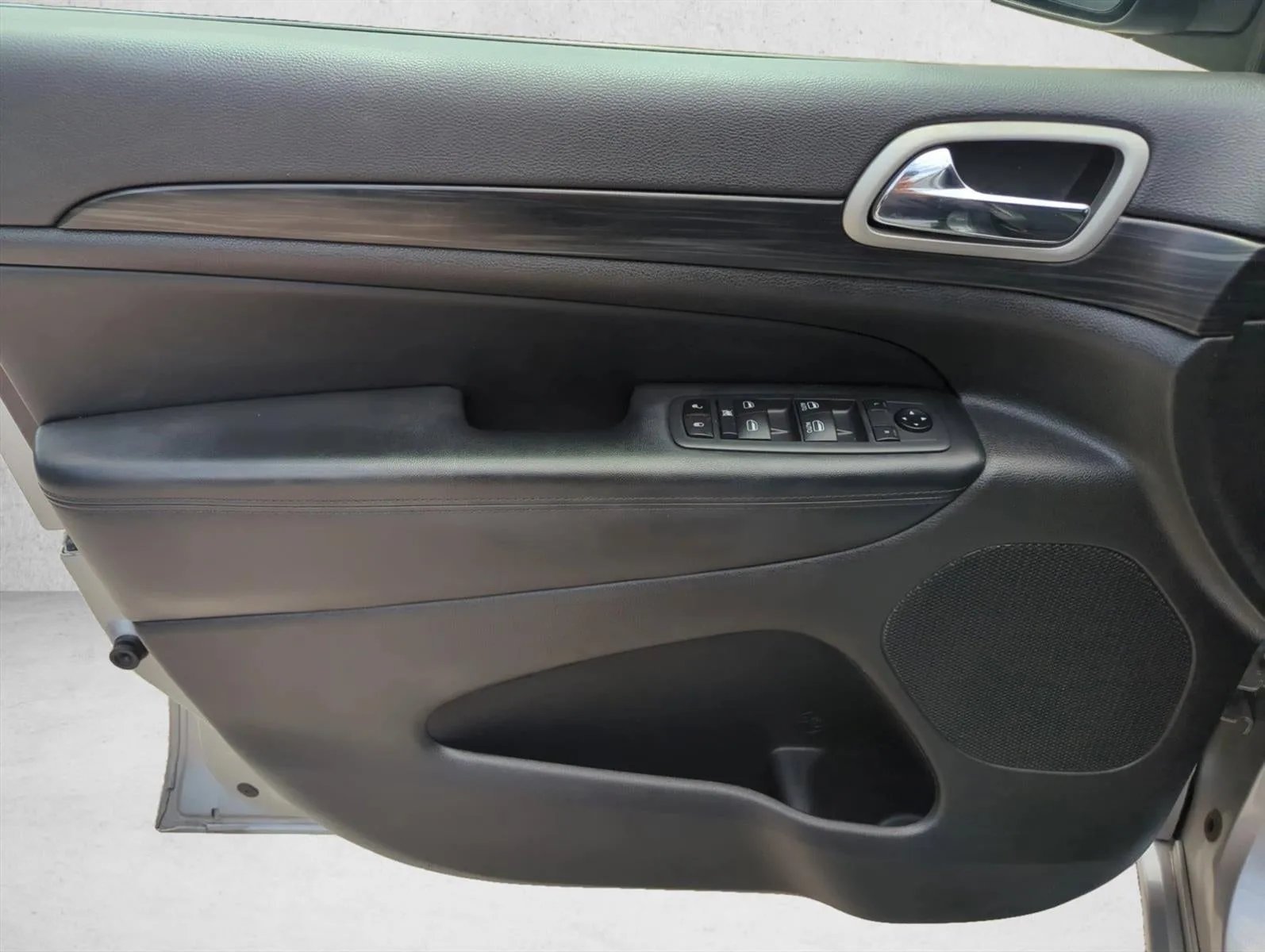 2020 Jeep Grand Cherokee Altitude 4x2 photo 11