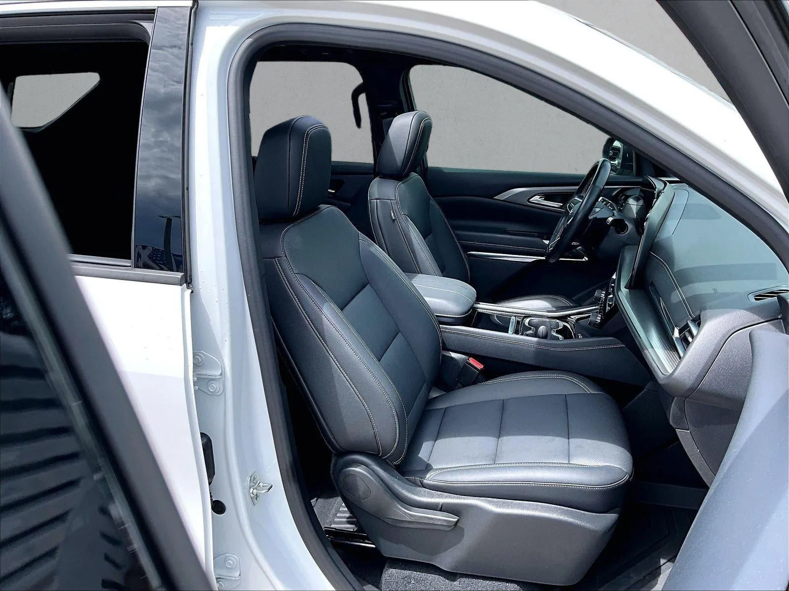 2024 Chevrolet Traverse LT photo 9
