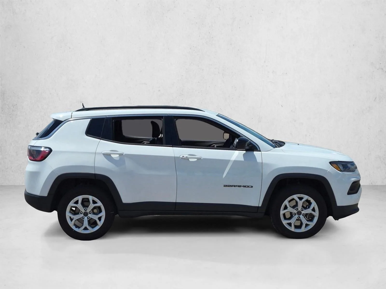 2025 Jeep Compass Base photo 3