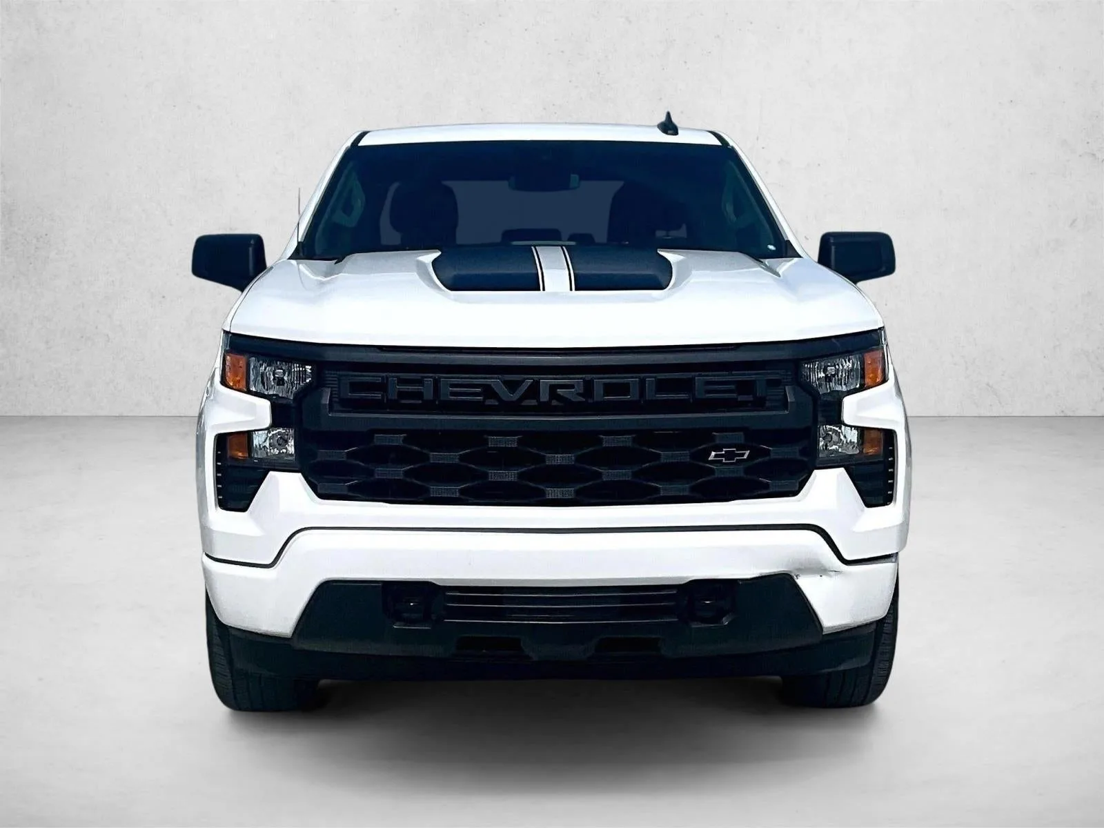 2025 Chevrolet Silverado 1500 Custom photo 3