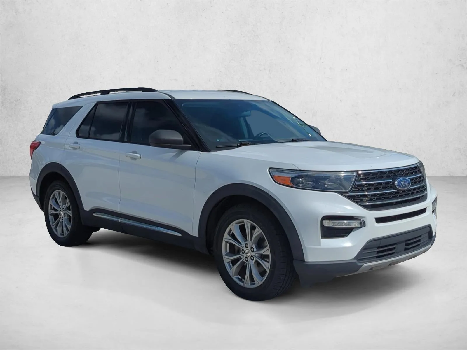 2021 Ford Explorer XLT RWD photo 3