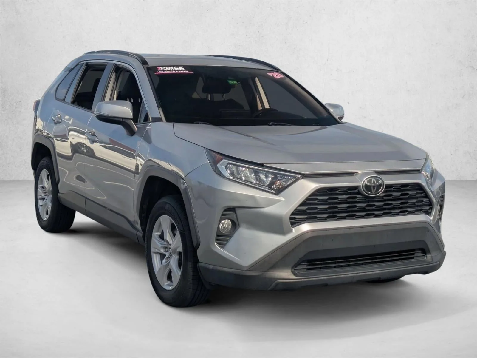 2020 Toyota RAV4 XLE FWD (GS) photo 3