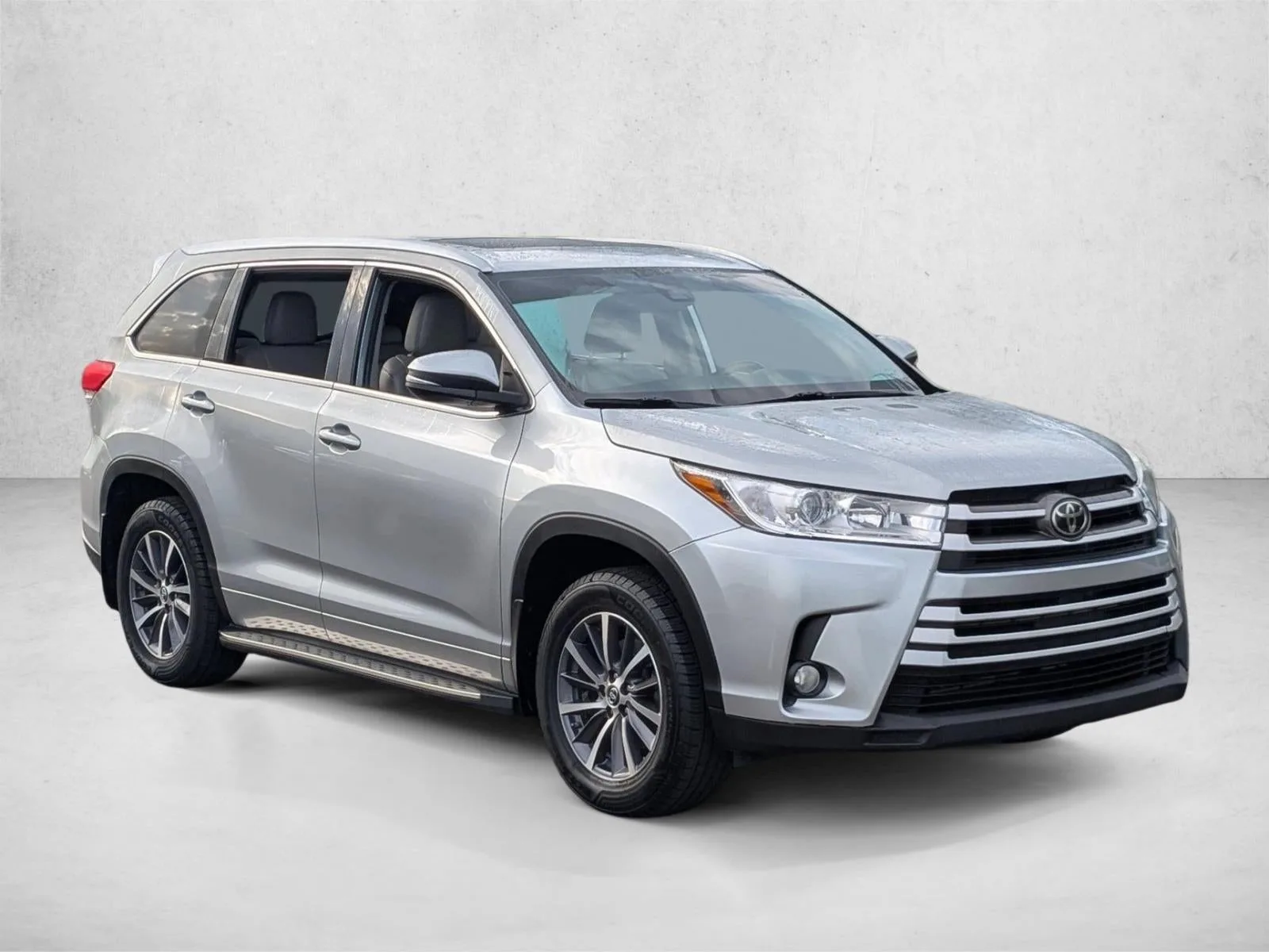 2018 Toyota Highlander XLE V6 AWD (Natl) photo 3