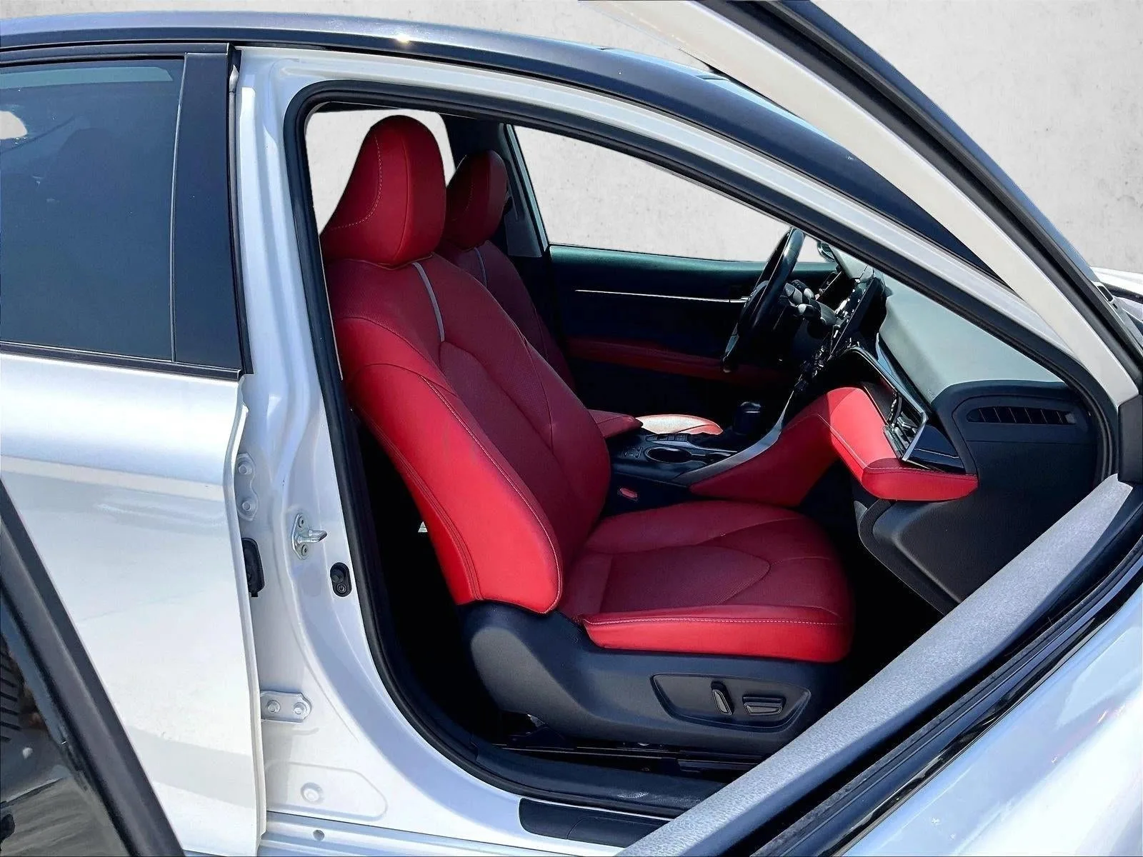 2024 Toyota Camry XSE V6 photo 9