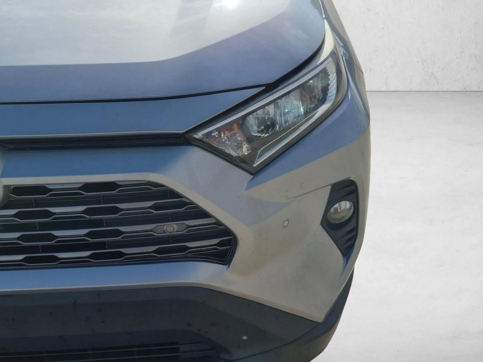 2019 Toyota RAV4 Limited FWD (Natl) photo 9