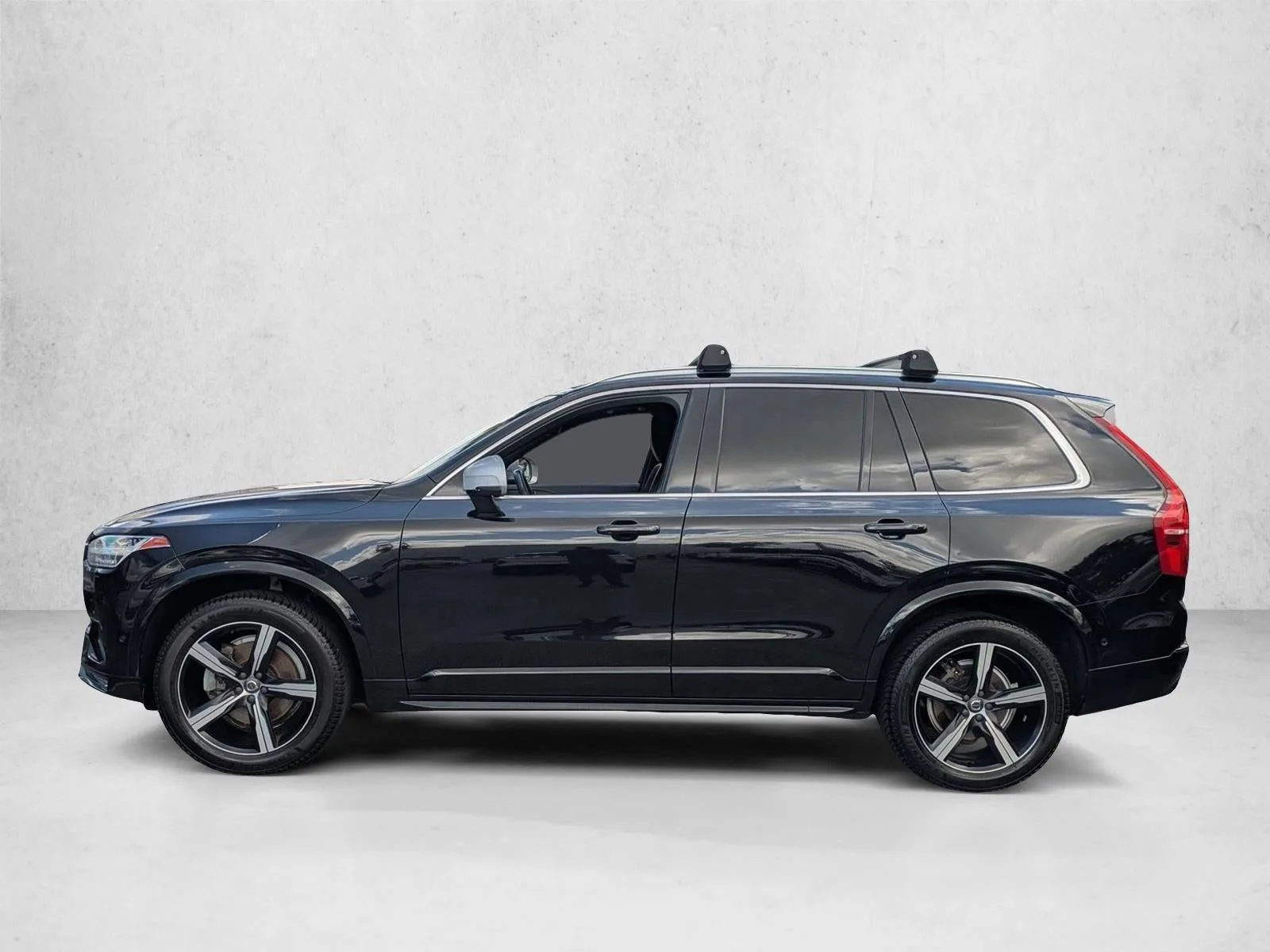2019 Volvo XC90 T6 AWD R-Design photo 6