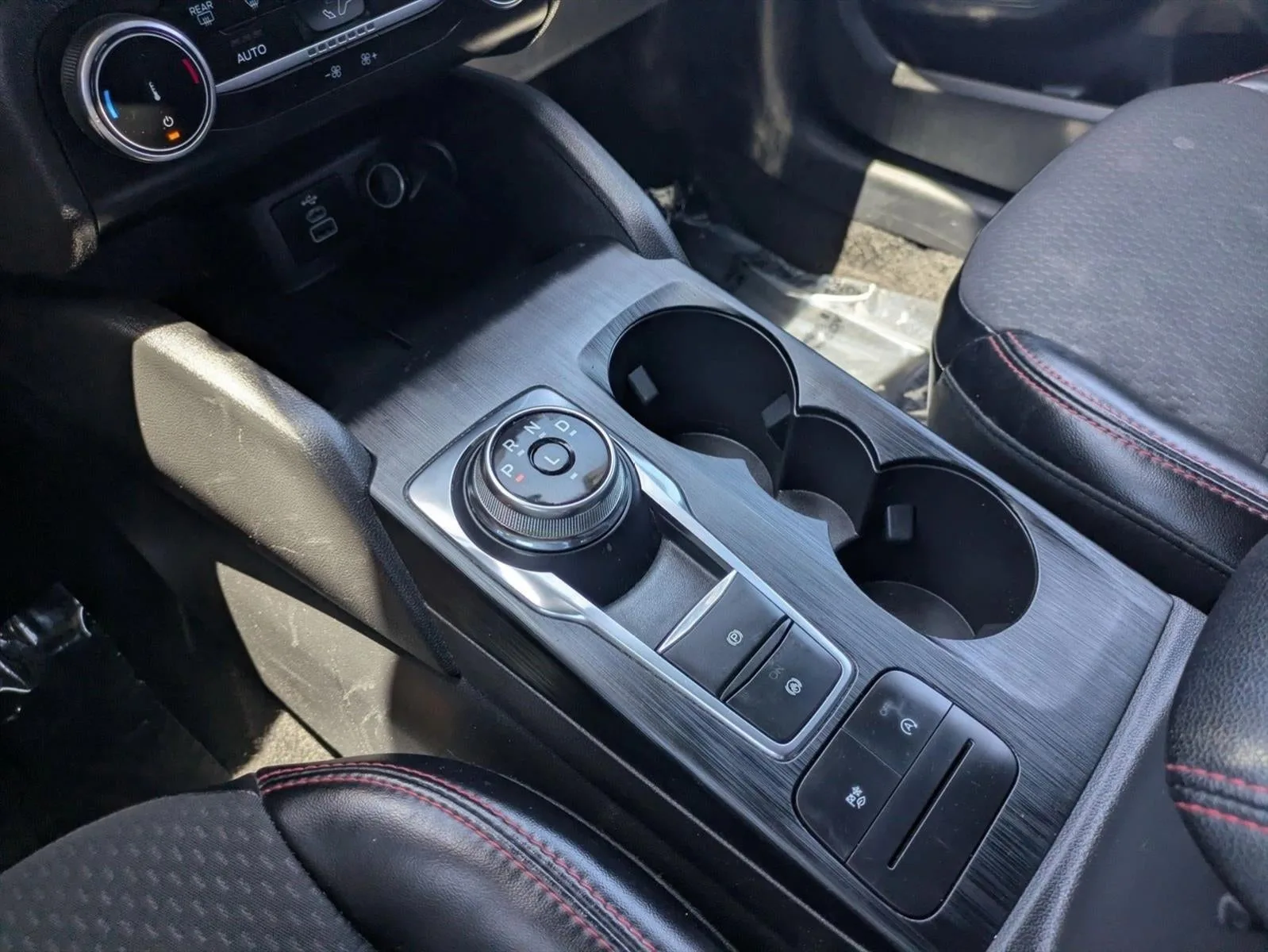 2024 Ford Escape ST-Line FWD photo 12