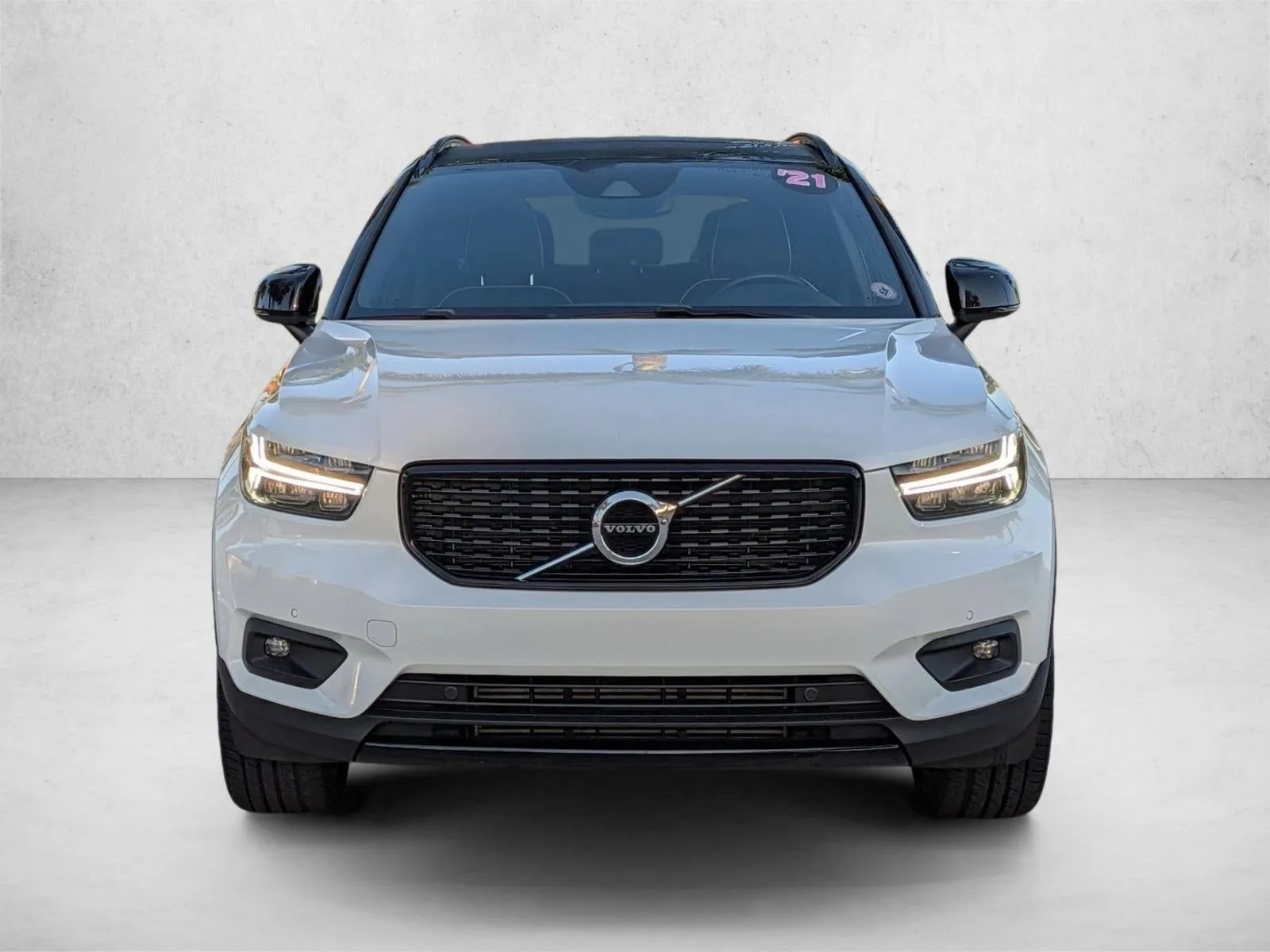 2021 Volvo XC40 T5 AWD R-Design photo 2