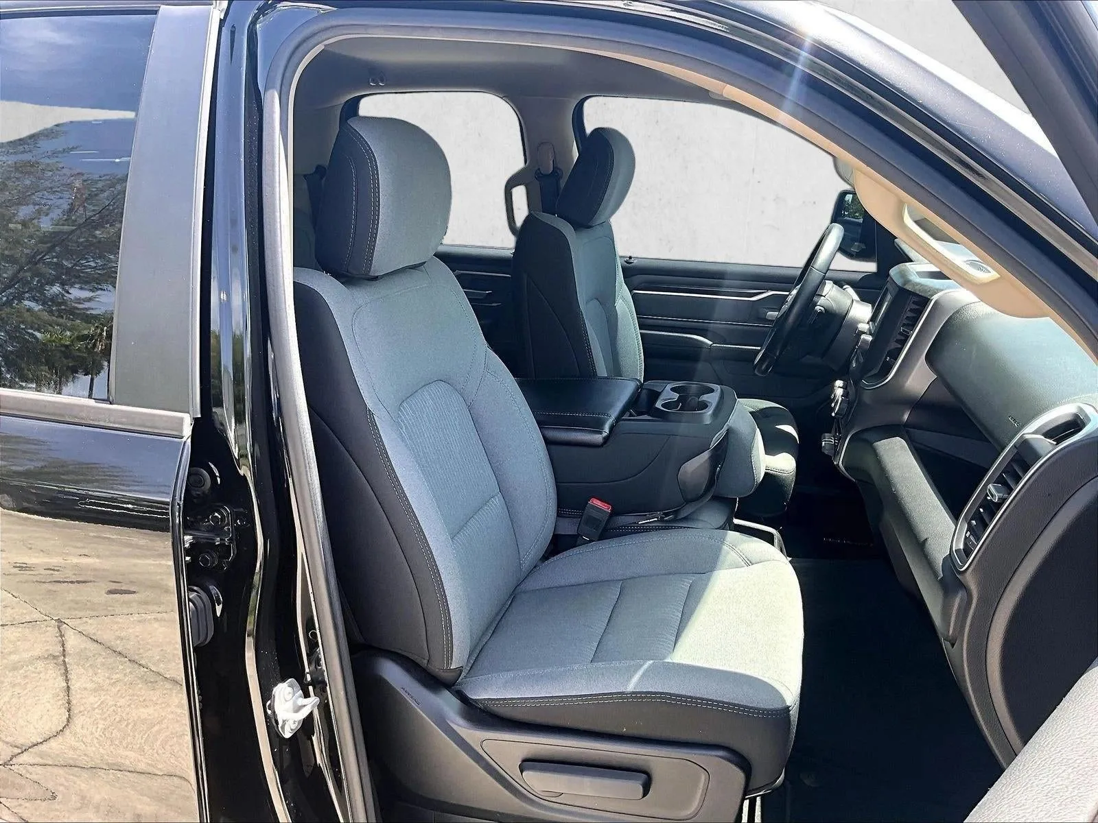 2020 RAM 1500 Big Horn Quad Cab 4x2 6'4" Box photo 9