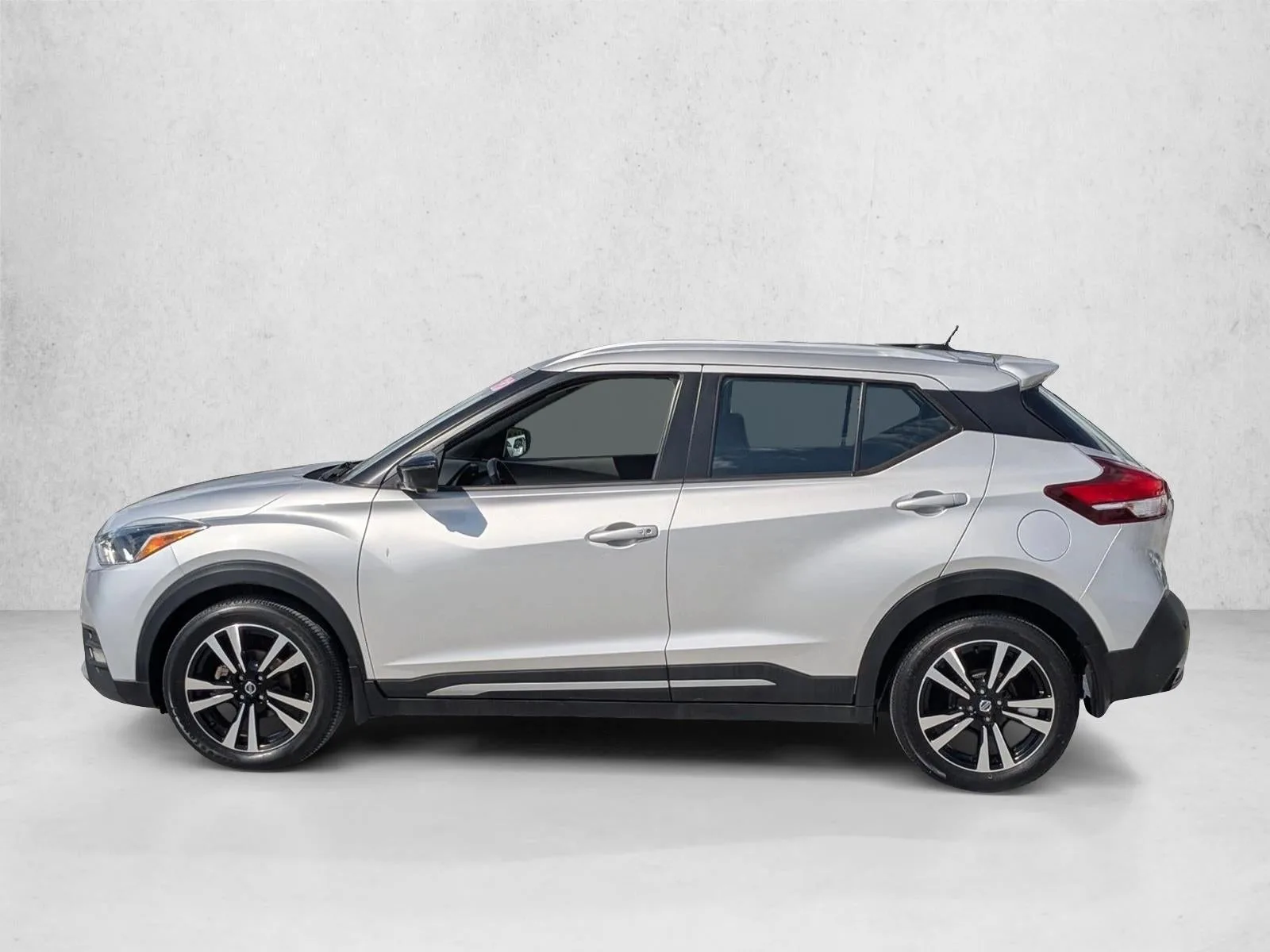 2020 Nissan Kicks SR FWD photo 9