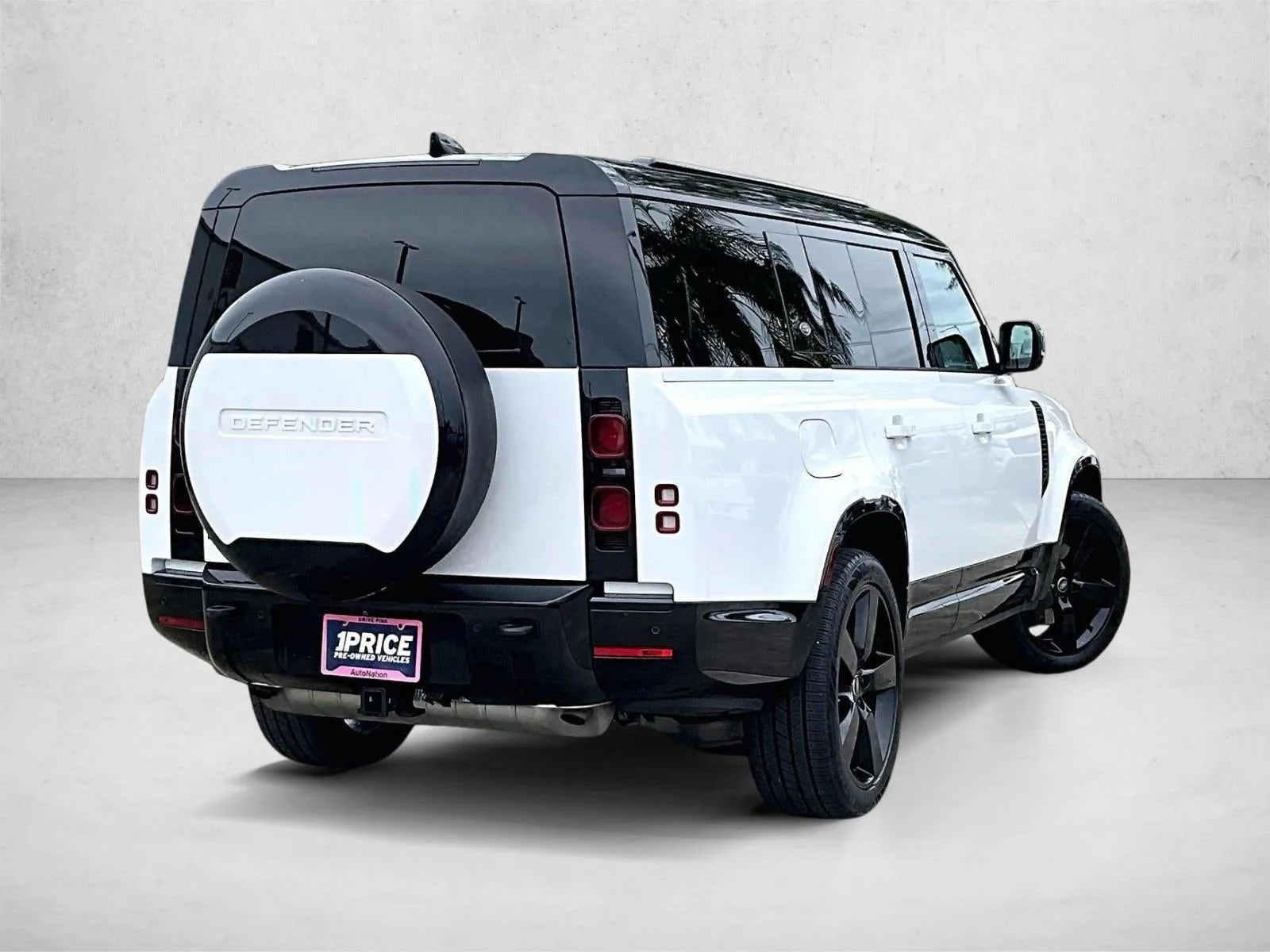 2024 Land Rover Defender 130 P400 X-Dynamic SE photo 2