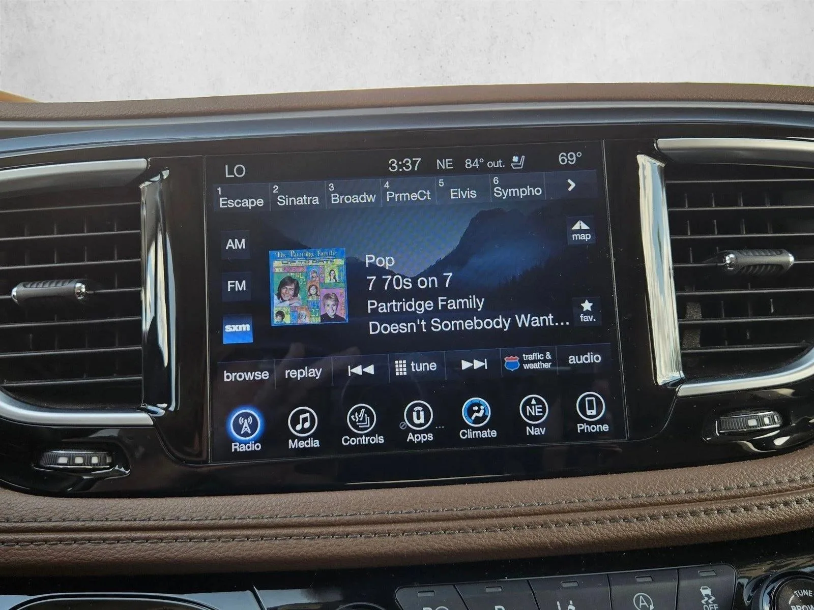 2017 Chrysler Pacifica Limited FWD photo 12
