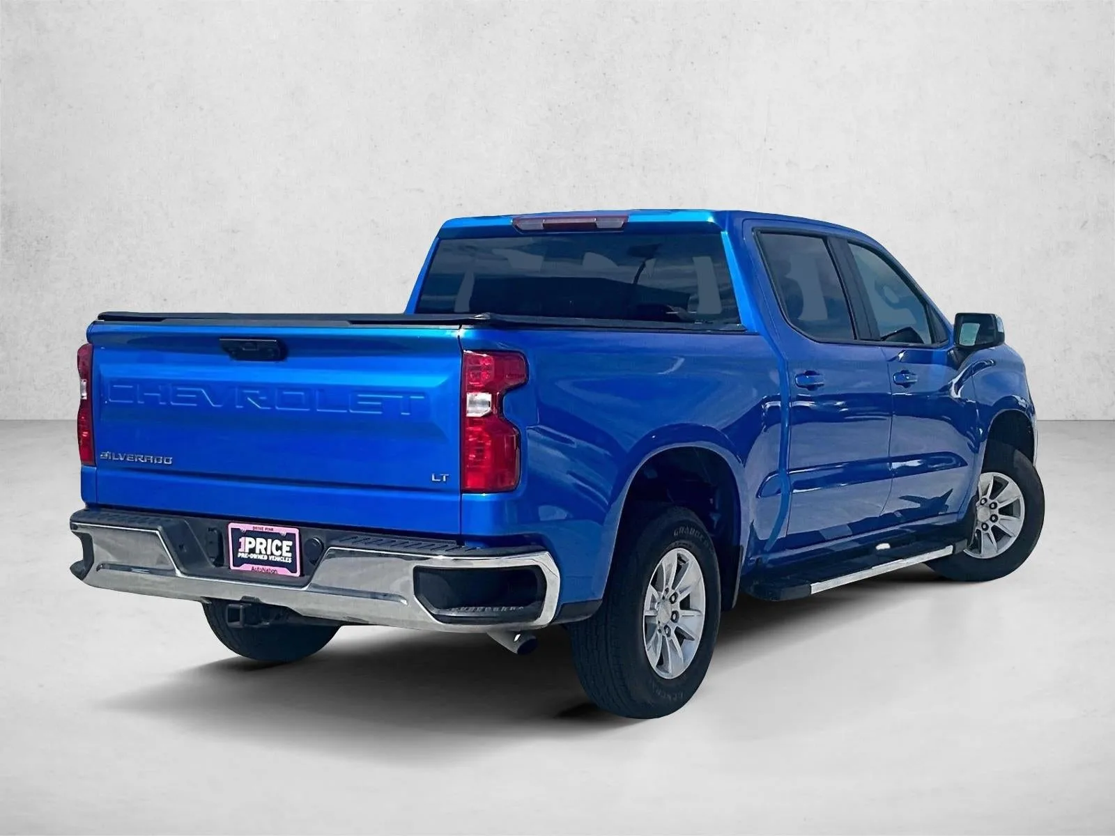 2025 Chevrolet Silverado 1500 LT photo 2
