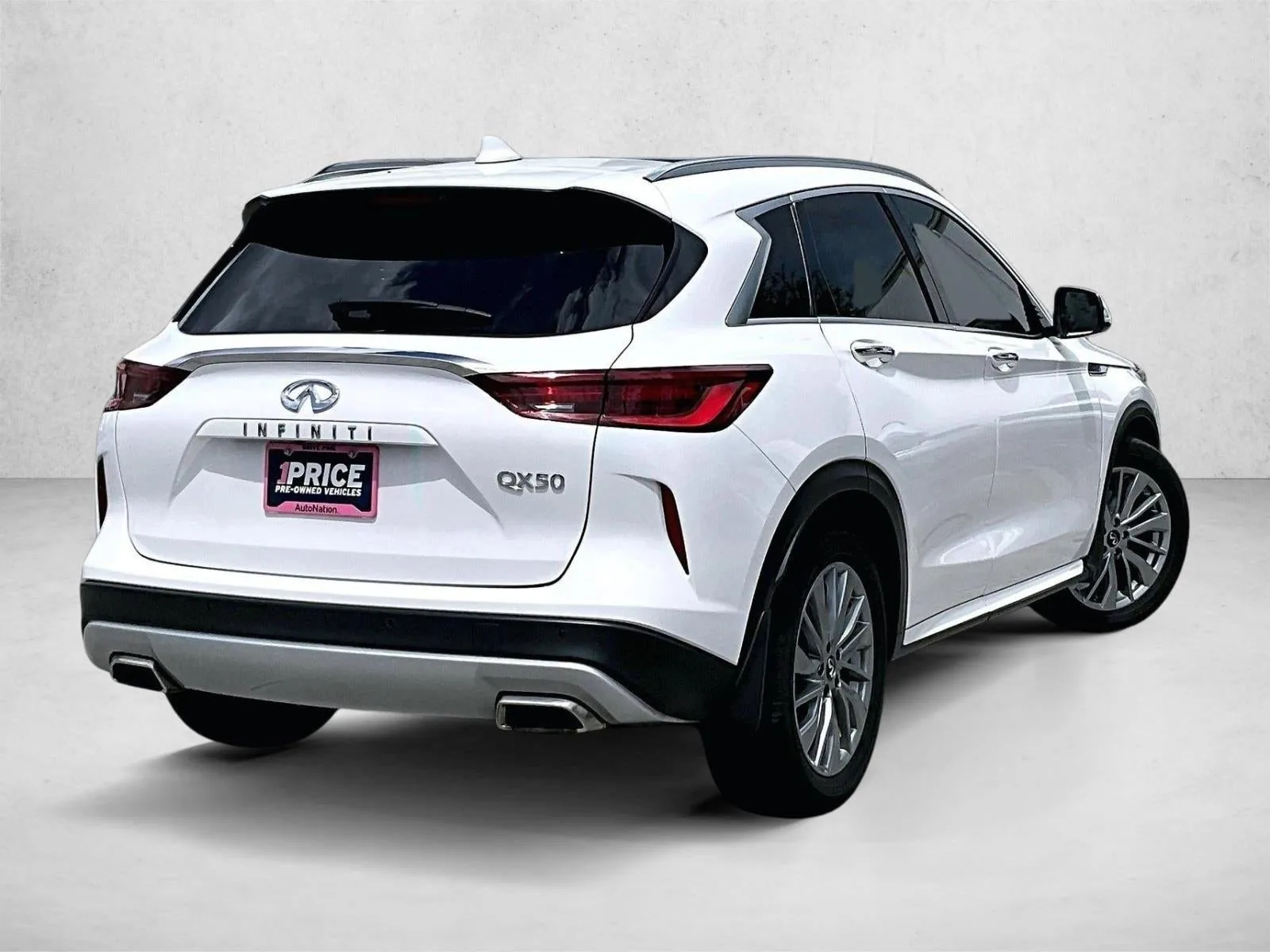 2023 INFINITI QX50 LUXE photo 2