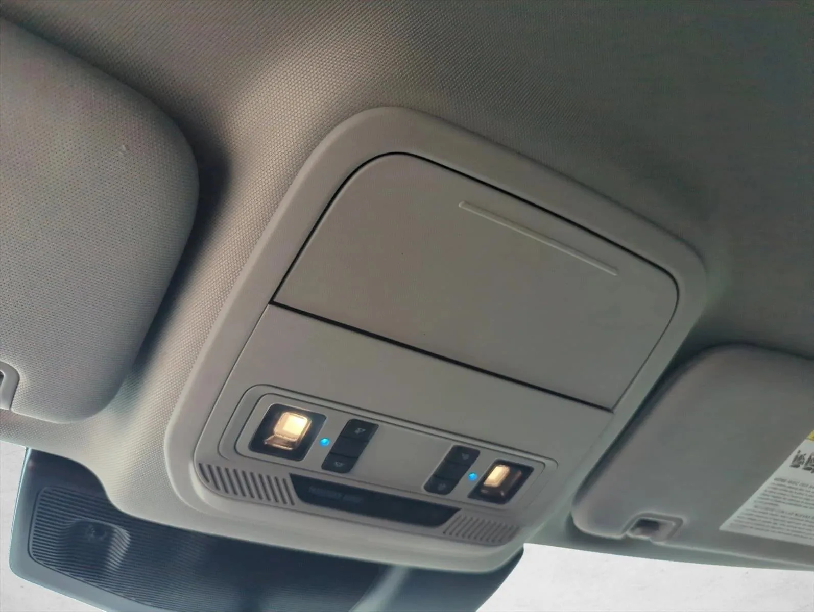 2021 Ford Explorer XLT RWD photo 12