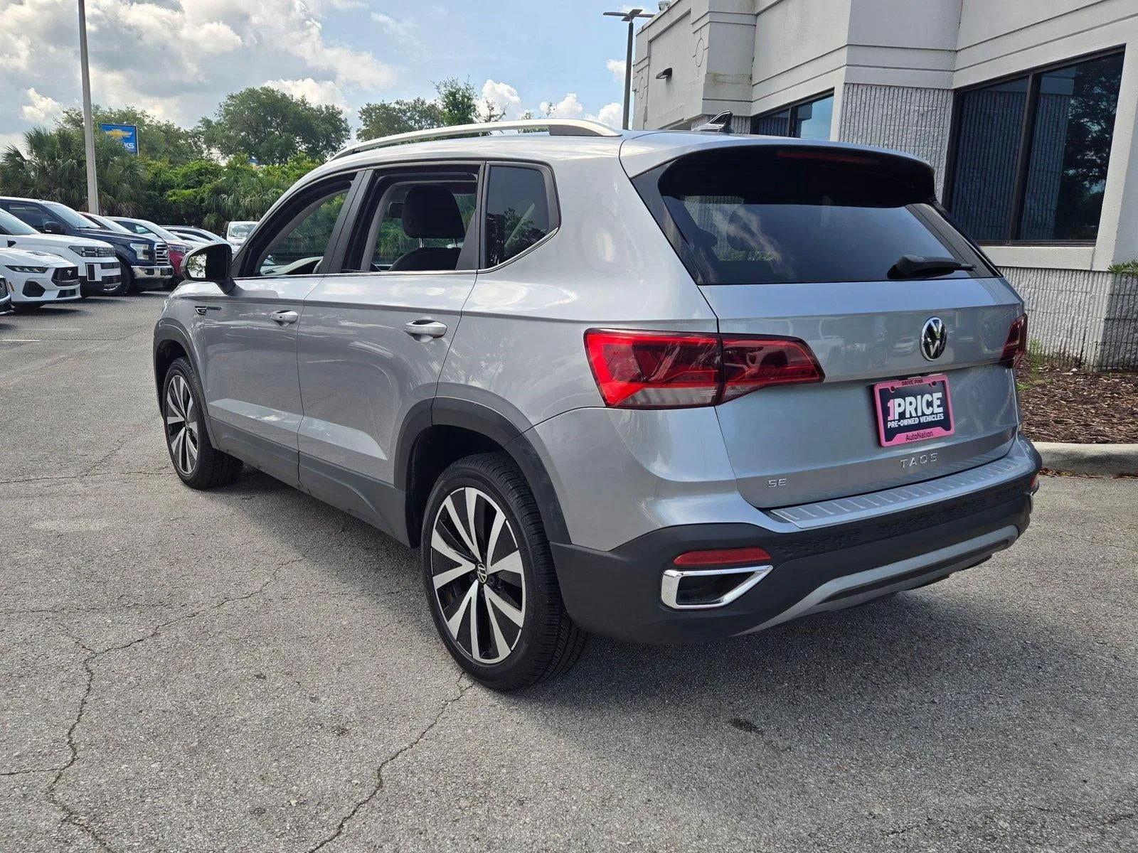 2022 Volkswagen Taos SE FWD photo 8