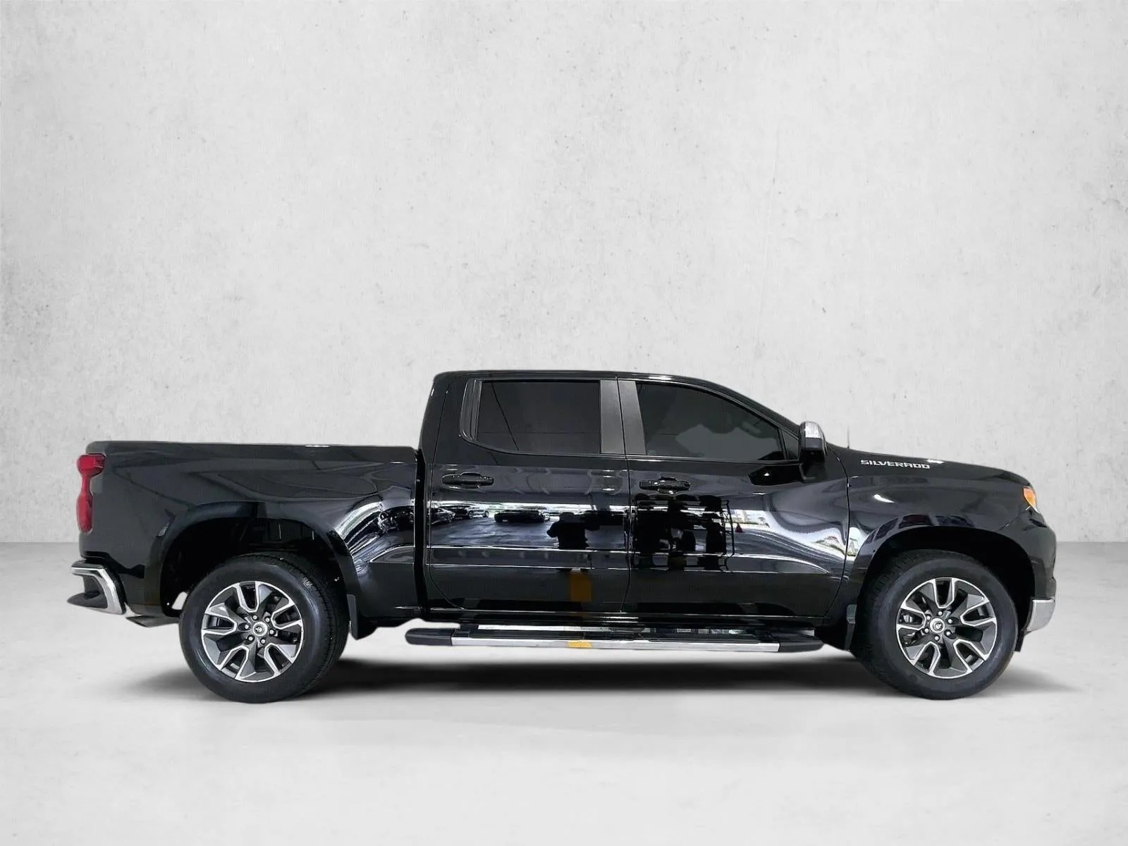 2023 Chevrolet Silverado 1500 LT photo 5