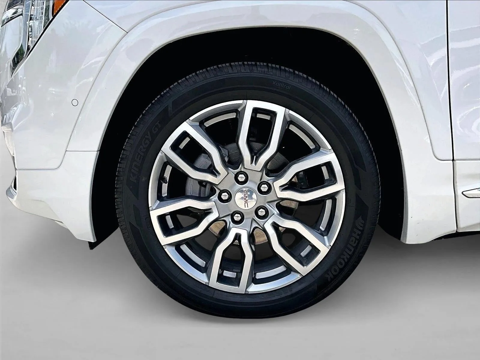2024 GMC Terrain Denali photo 10